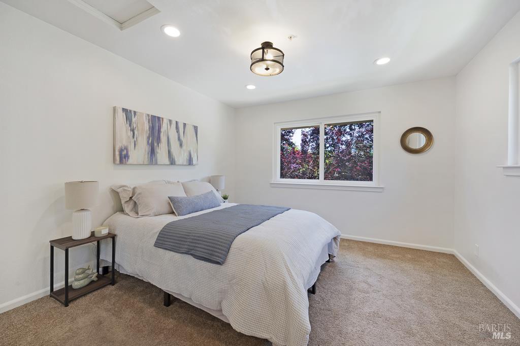 Detail Gallery Image 15 of 20 For 204 Foss Creek Cir #B,  Healdsburg,  CA 95448 - 2 Beds | 2 Baths