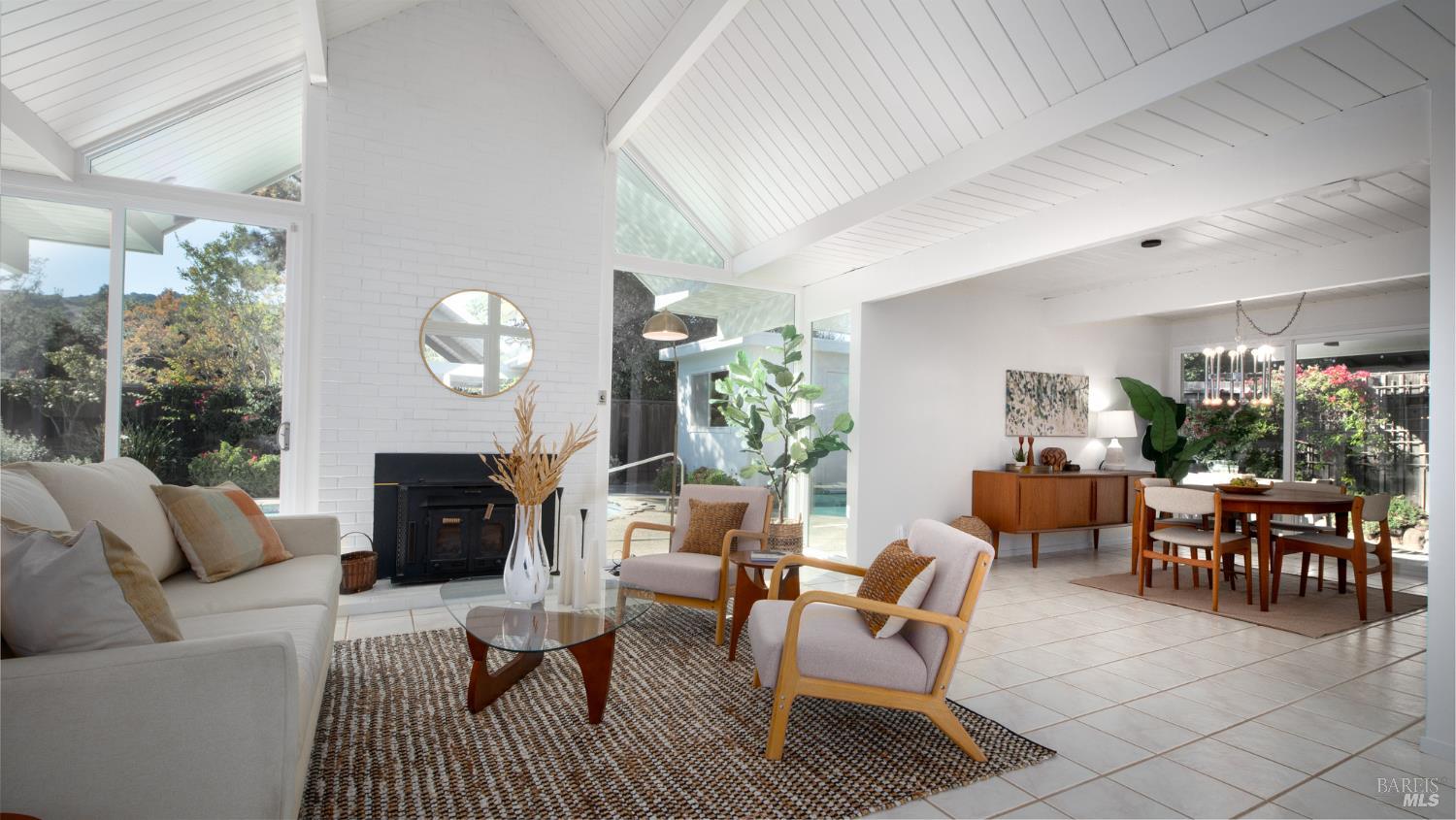 Detail Gallery Image 10 of 36 For 19 Mount Lassen Dr, San Rafael,  CA 94903 - 4 Beds | 2 Baths