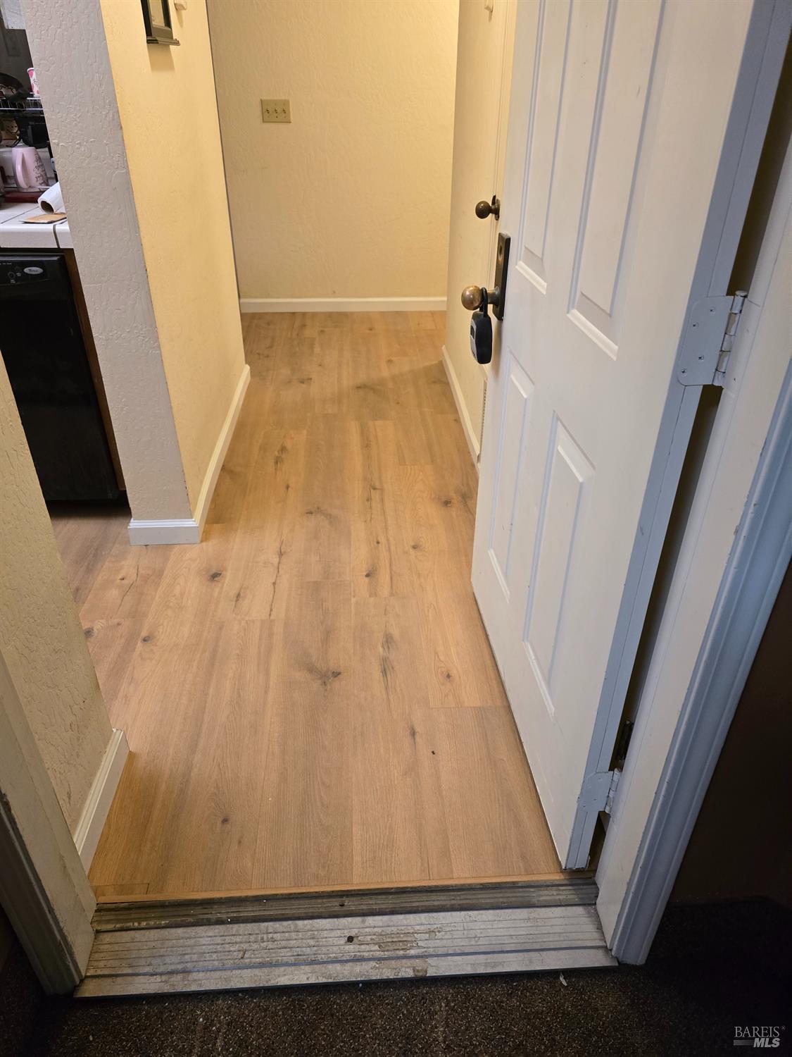 Detail Gallery Image 2 of 13 For 25912 Hayward Blvd #106,  Hayward,  CA 94542 - 2 Beds | 2 Baths