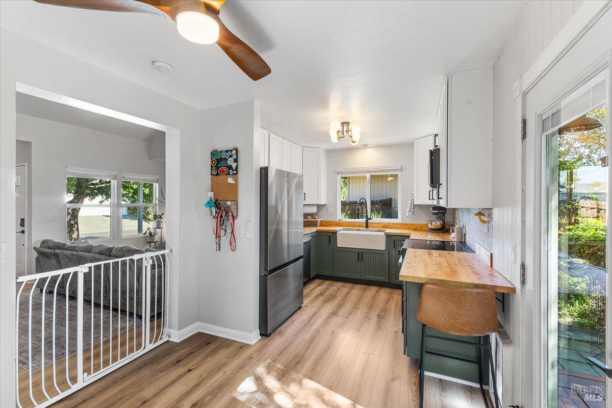 Detail Gallery Image 6 of 25 For 2522 Sam Dr, Santa Rosa,  CA 95403 - 2 Beds | 1/1 Baths