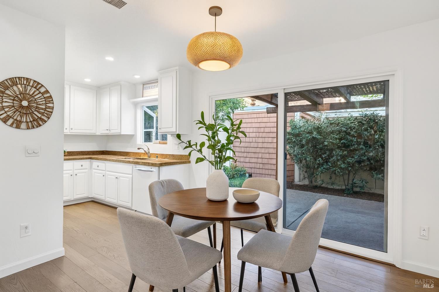 Front Image Thumbnail for BA325077460