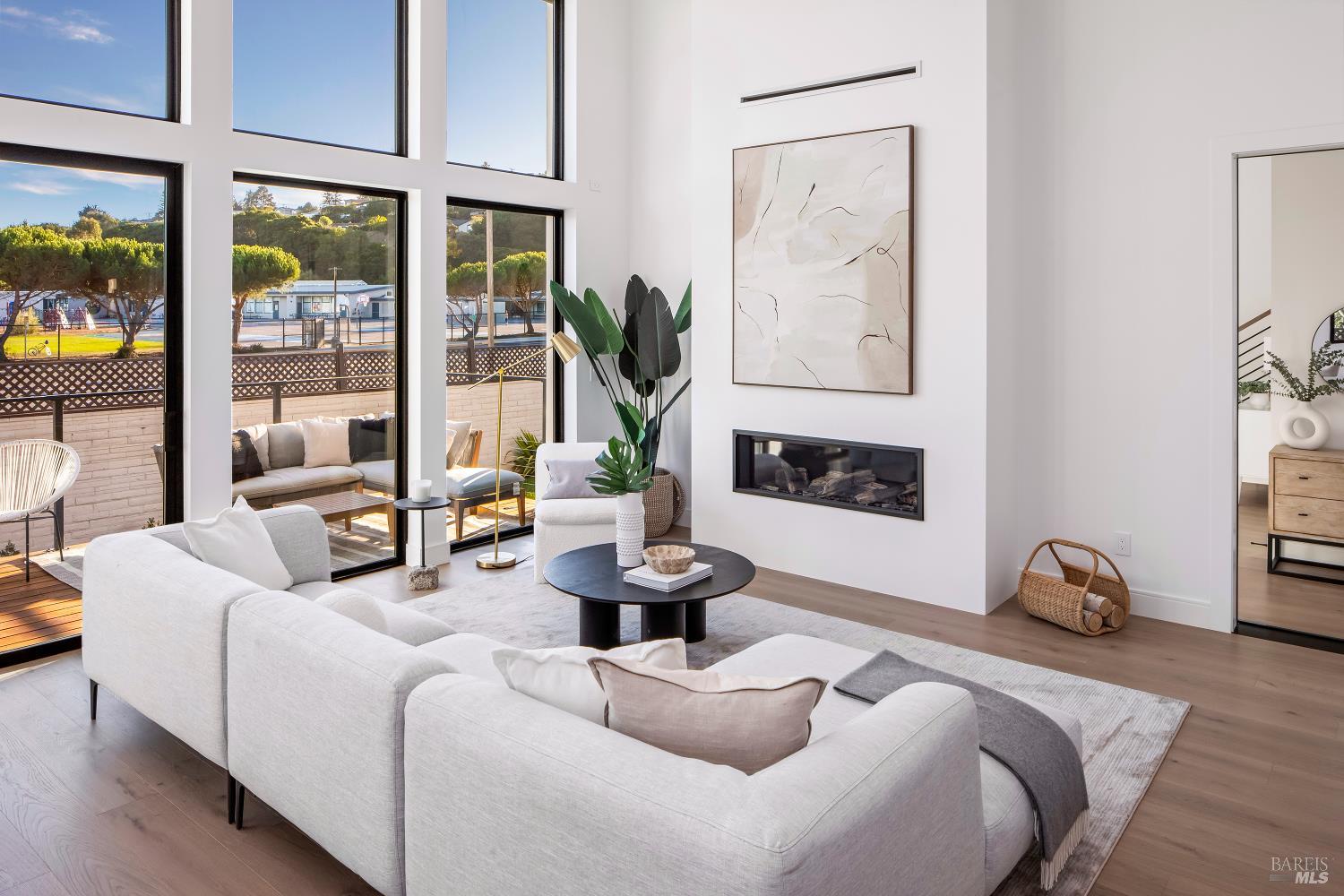 Detail Gallery Image 50 of 74 For 39 Strawberry Cir, Mill Valley,  CA 94941 - 4 Beds | 4 Baths