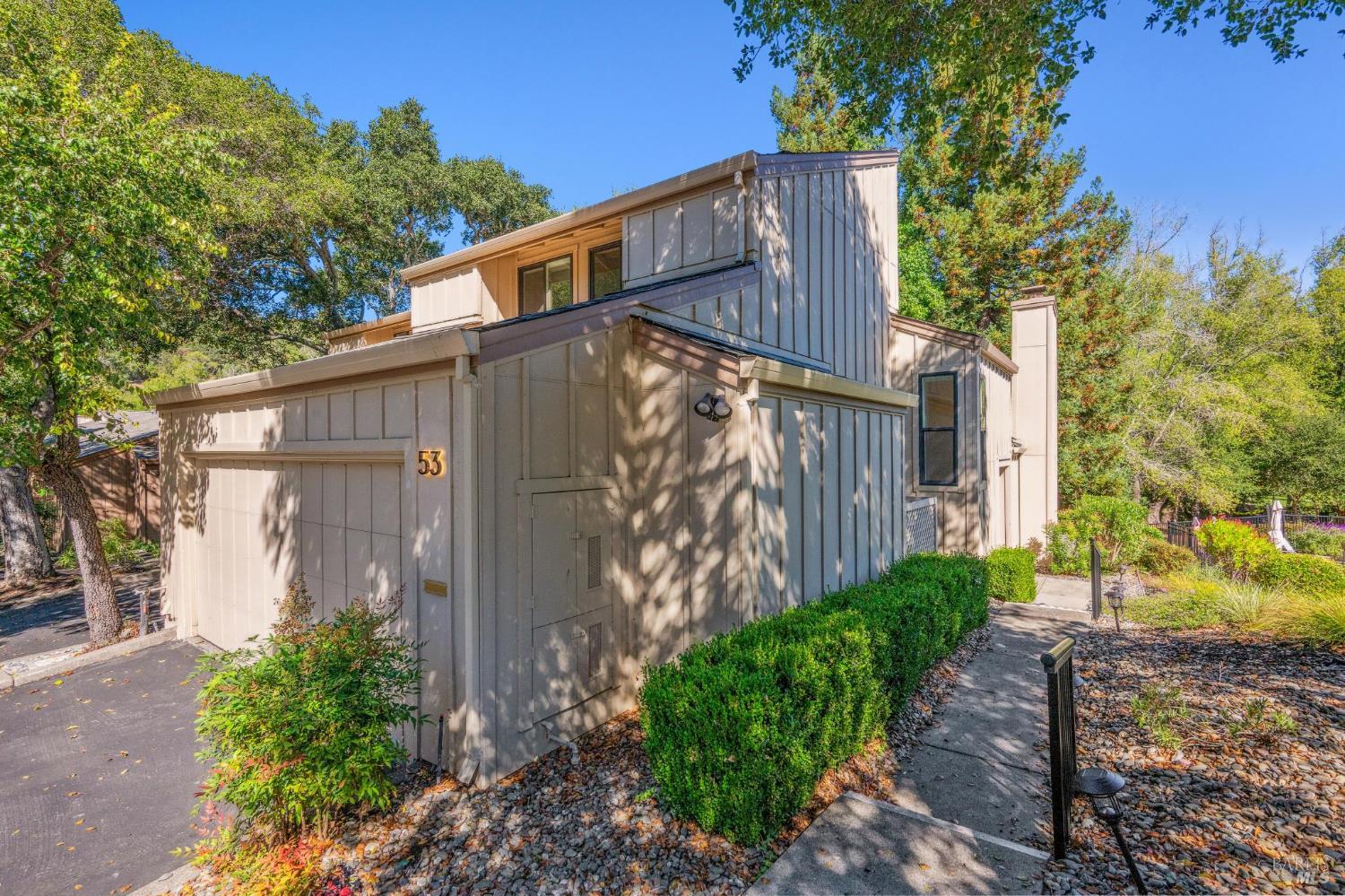 Detail Gallery Image 2 of 51 For 53 Flicker Dr, Novato,  CA 94949 - 3 Beds | 2/1 Baths
