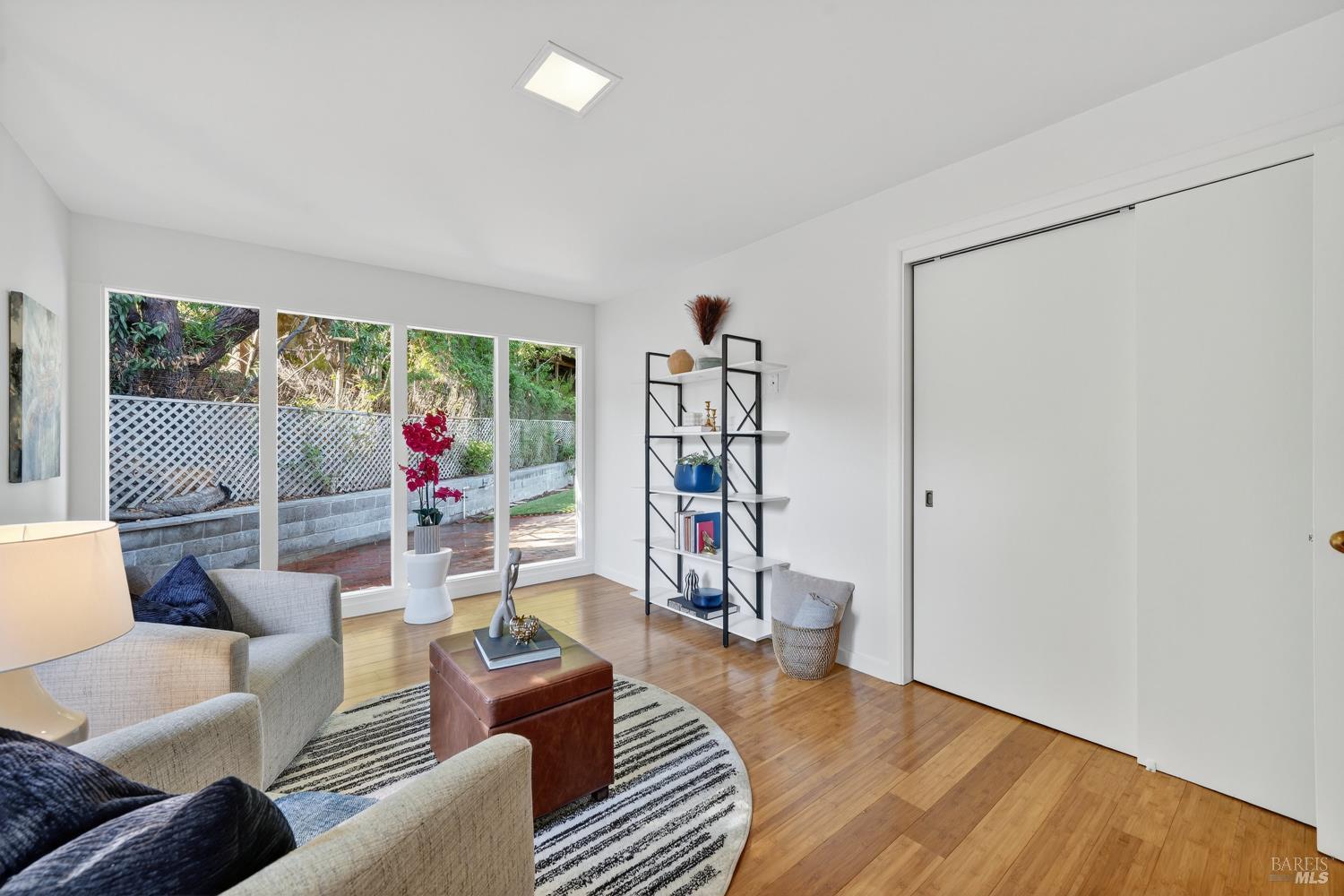 Detail Gallery Image 19 of 60 For 32 Los Robles Dr, San Rafael,  CA 94901 - 4 Beds | 3 Baths