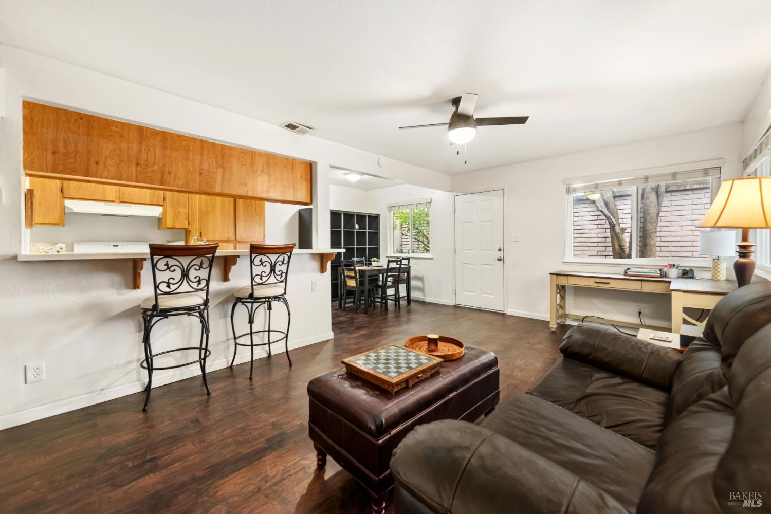 Detail Gallery Image 9 of 28 For 1930 Duxburry Ln #2,  Vacaville,  CA 95687 - 2 Beds | 1 Baths