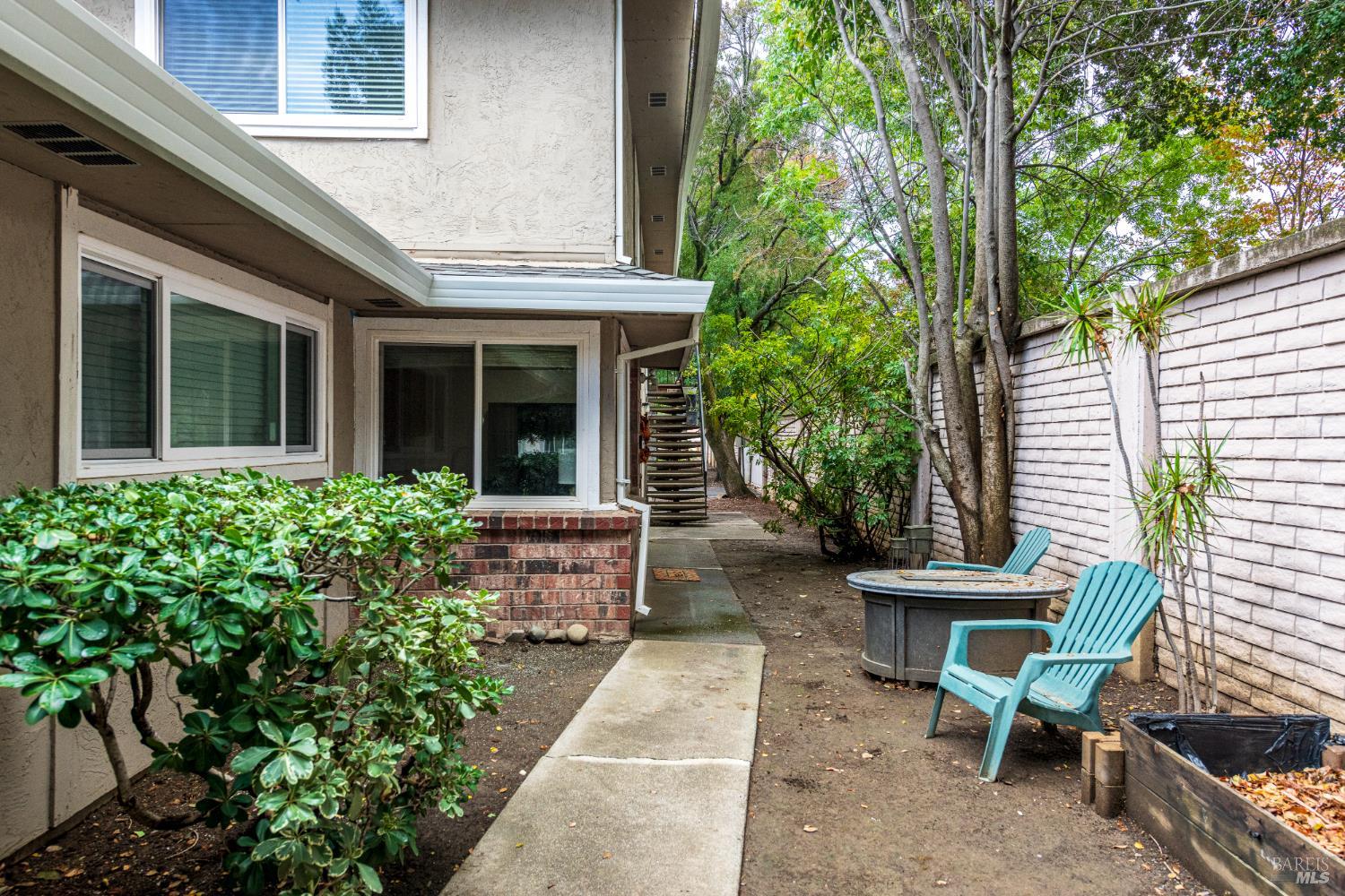 Detail Gallery Image 3 of 28 For 1930 Duxburry Ln #2,  Vacaville,  CA 95687 - 2 Beds | 1 Baths