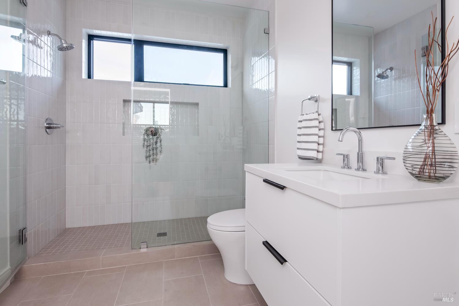 Detail Gallery Image 63 of 74 For 39 Strawberry Cir, Mill Valley,  CA 94941 - 4 Beds | 4 Baths