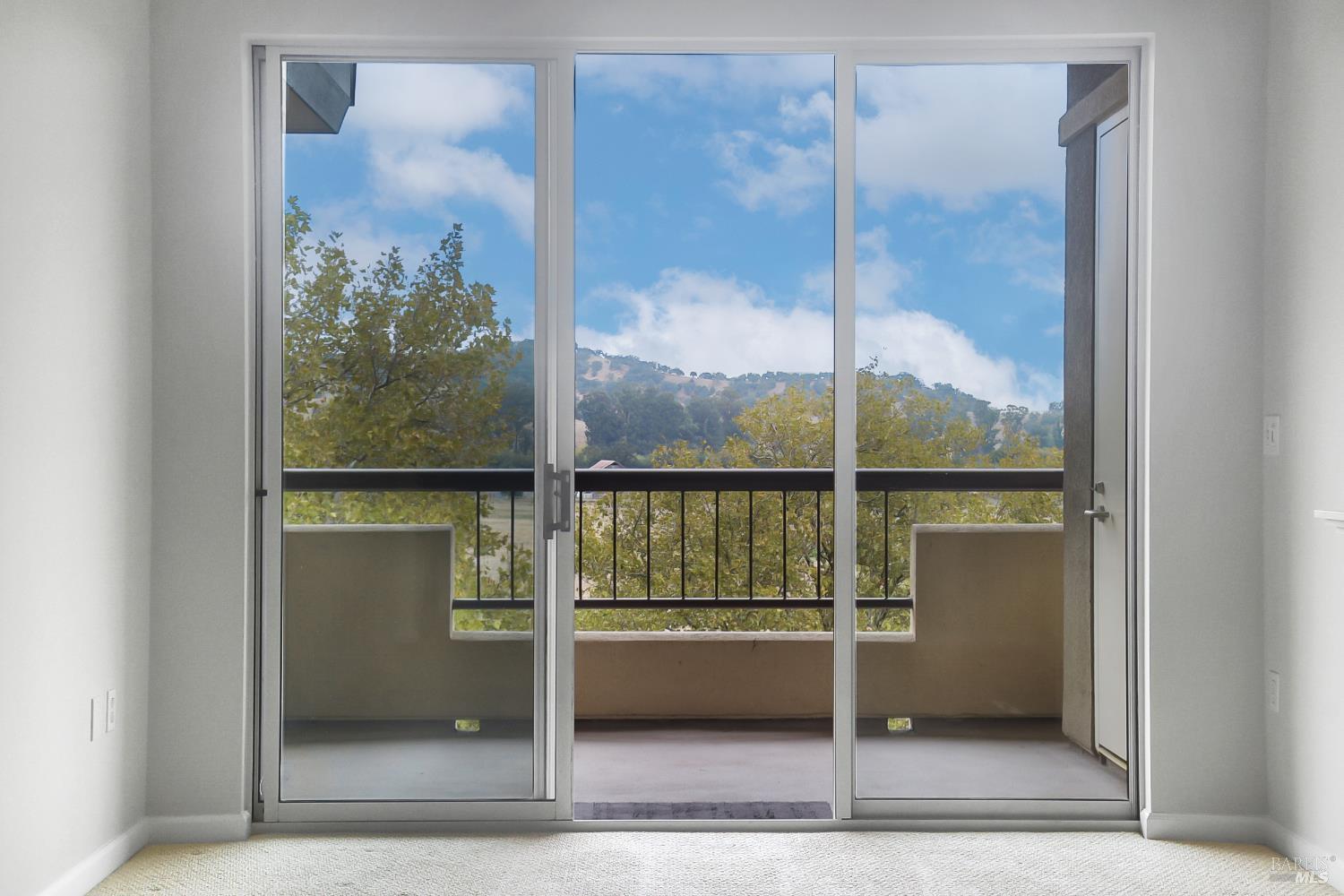 Detail Gallery Image 13 of 27 For 300 Deer Valley Rd 4e,  San Rafael,  CA 94903 - 1 Beds | 1 Baths
