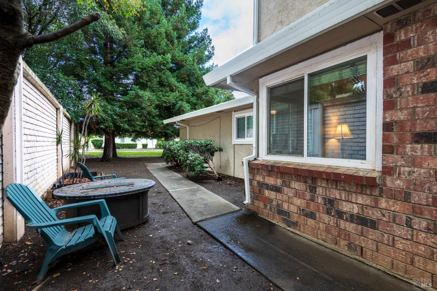 Detail Gallery Image 2 of 28 For 1930 Duxburry Ln #2,  Vacaville,  CA 95687 - 2 Beds | 1 Baths