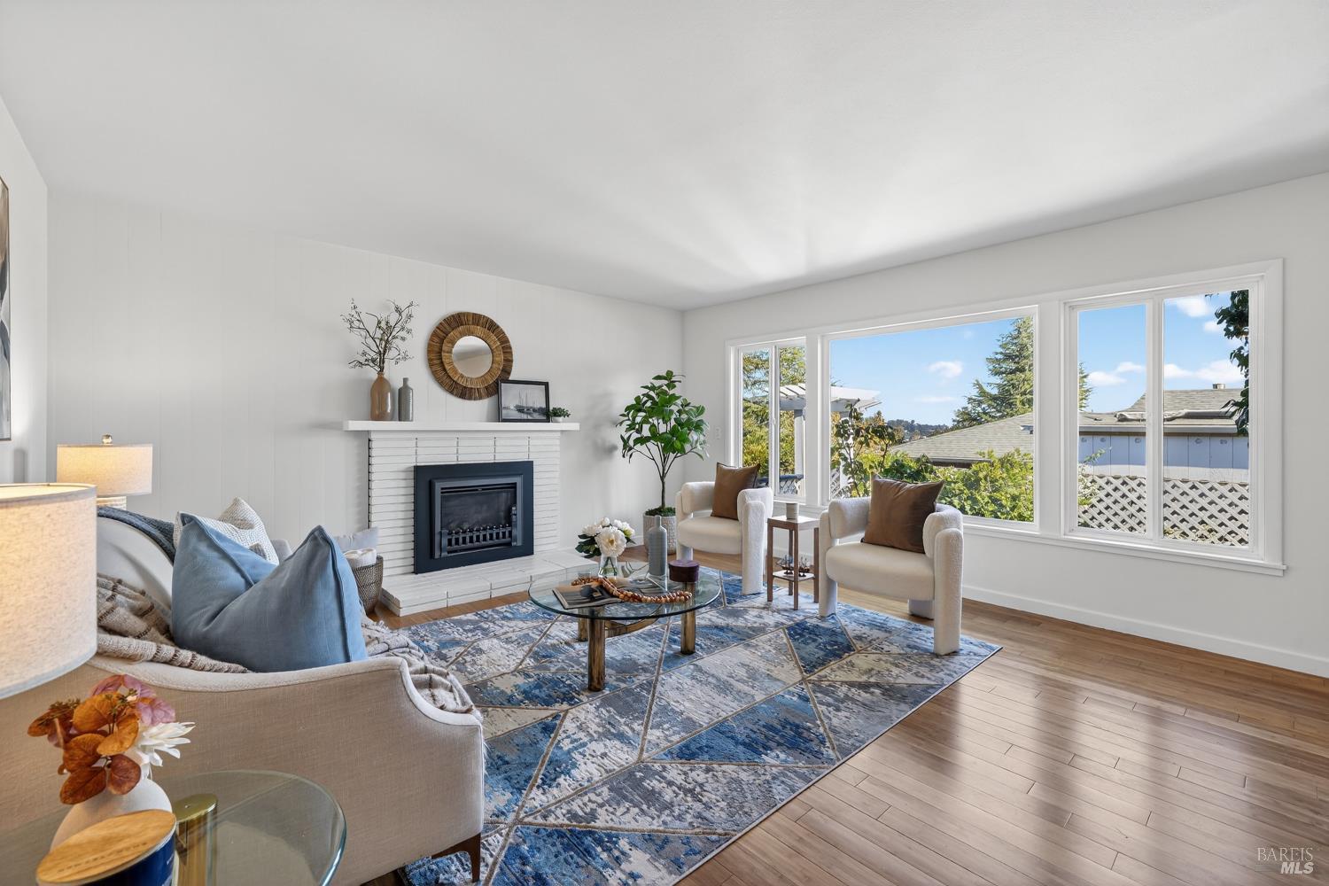 Detail Gallery Image 6 of 60 For 32 Los Robles Dr, San Rafael,  CA 94901 - 4 Beds | 3 Baths