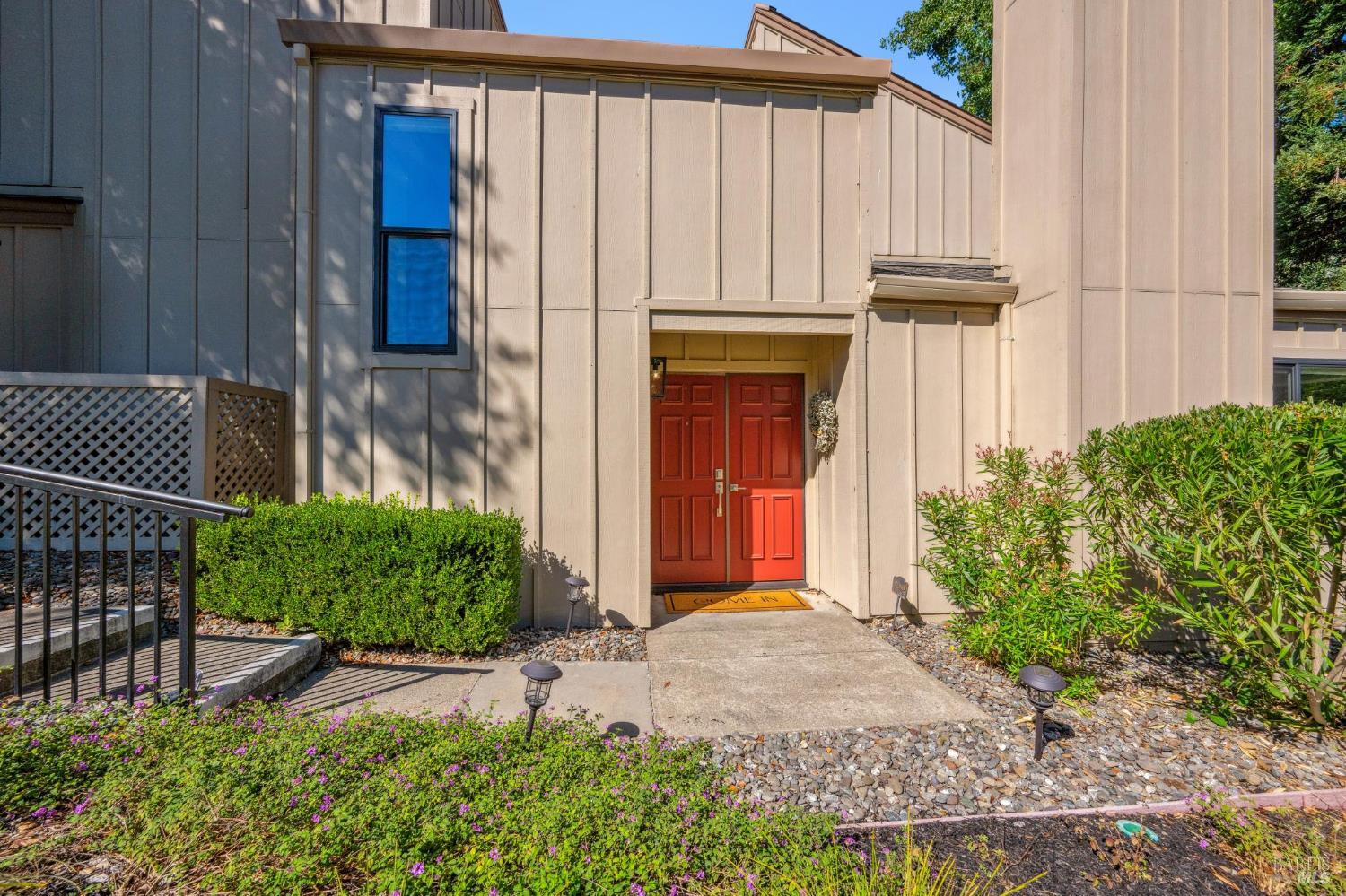 Detail Gallery Image 5 of 51 For 53 Flicker Dr, Novato,  CA 94949 - 3 Beds | 2/1 Baths