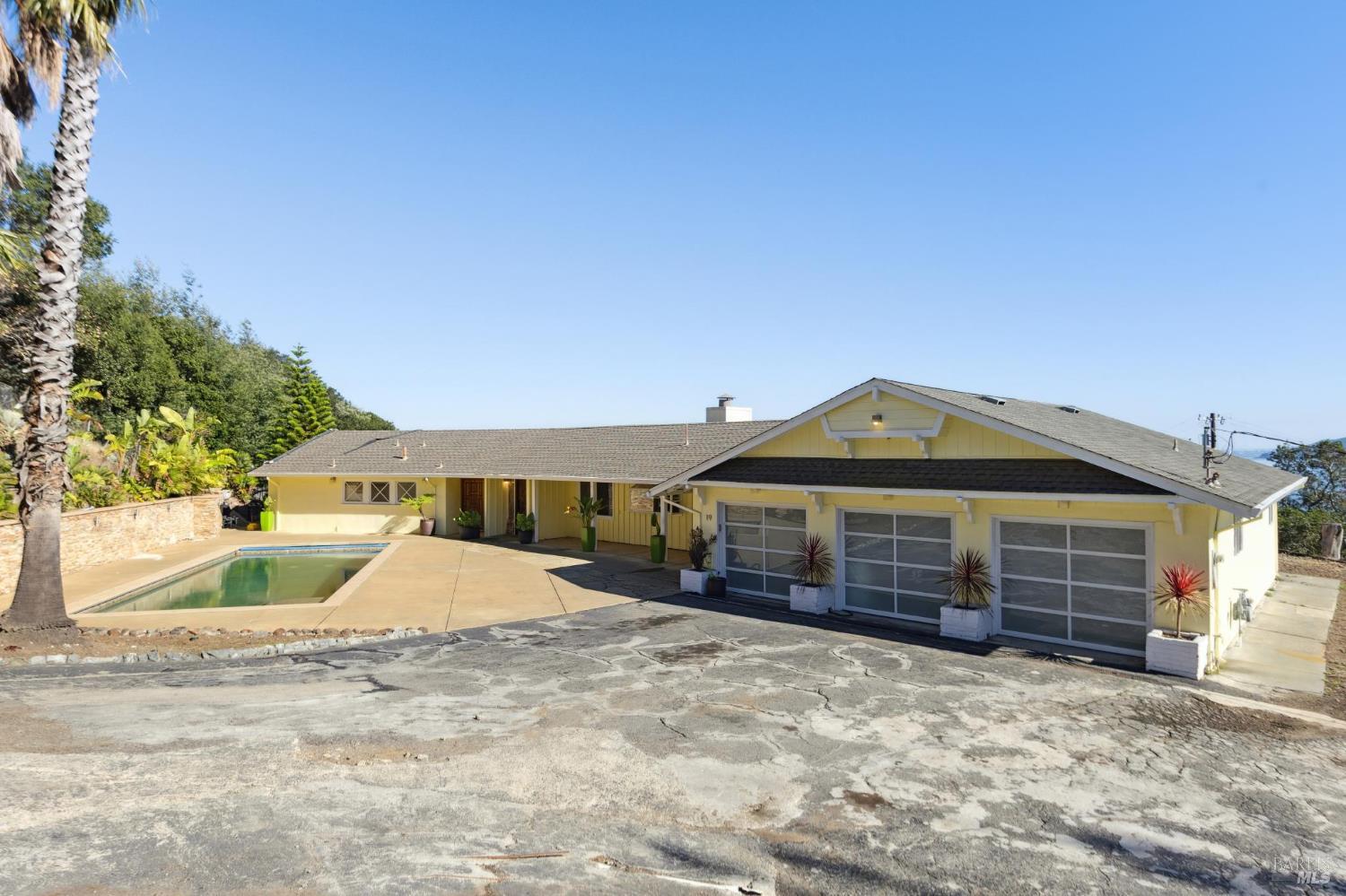 Detail Gallery Image 9 of 57 For 19 Mliss Ln, San Rafael,  CA 94901 - 4 Beds | 3 Baths