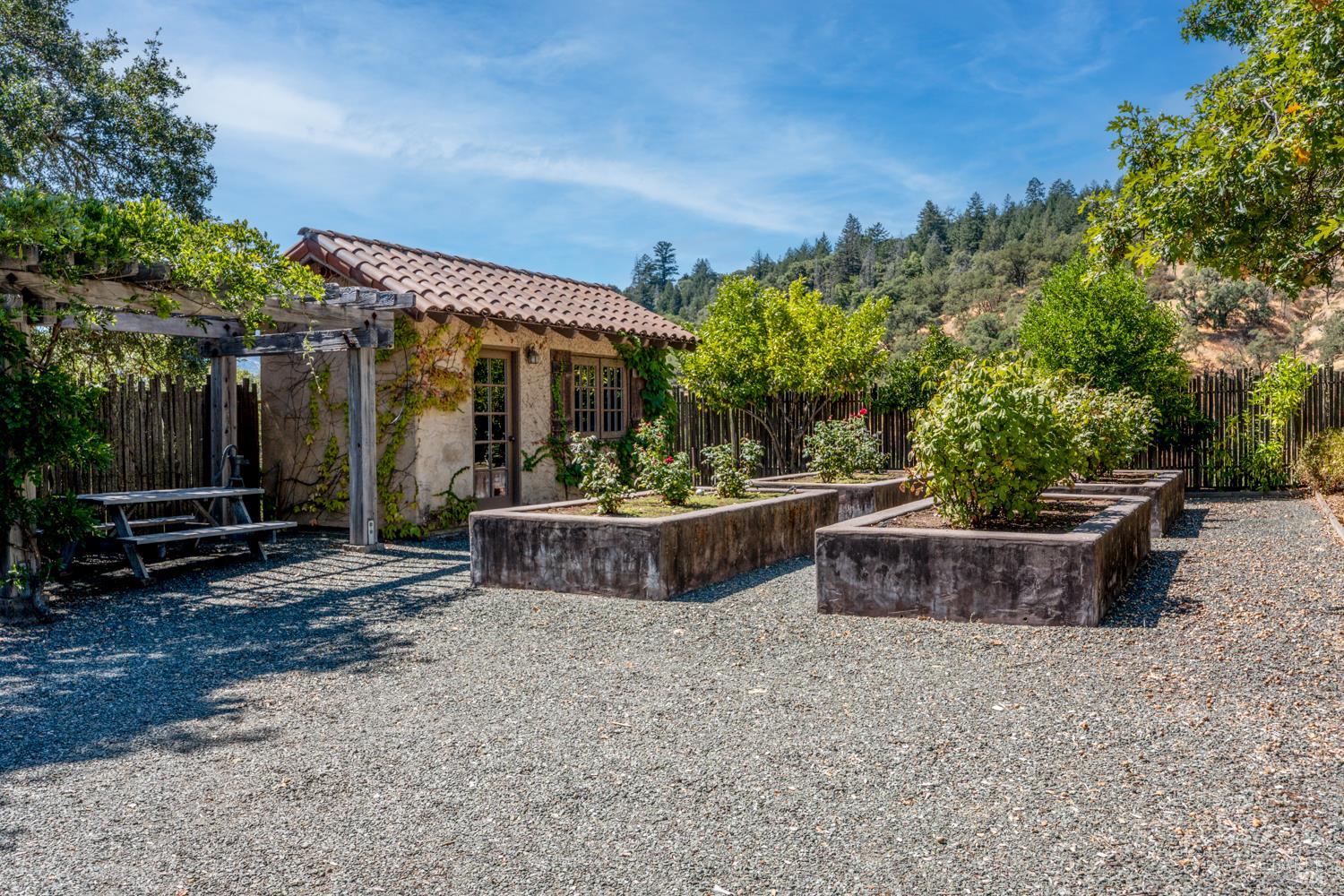 Detail Gallery Image 43 of 56 For 800 Boonville Rd, Ukiah,  CA 95482 - 4 Beds | 4 Baths