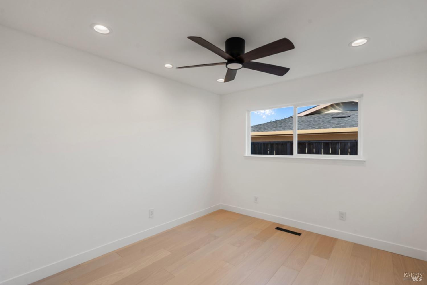 Detail Gallery Image 33 of 47 For 456 Alameda De La Loma Unkn, Novato,  CA 94949 - 3 Beds | 2 Baths