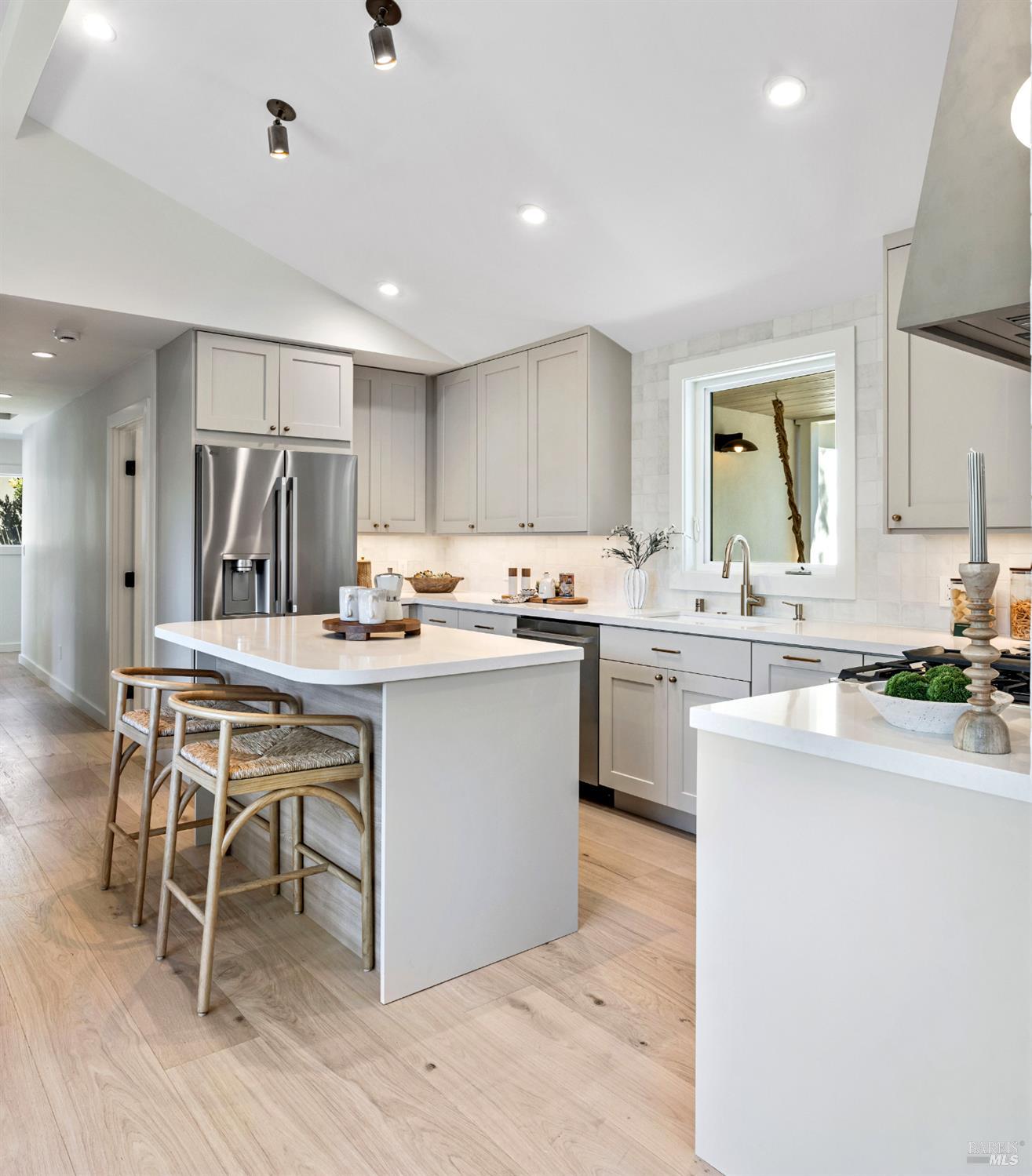 Detail Gallery Image 26 of 87 For 17285 Hillcrest Ave, Sonoma,  CA 95476 - 3 Beds | 3 Baths