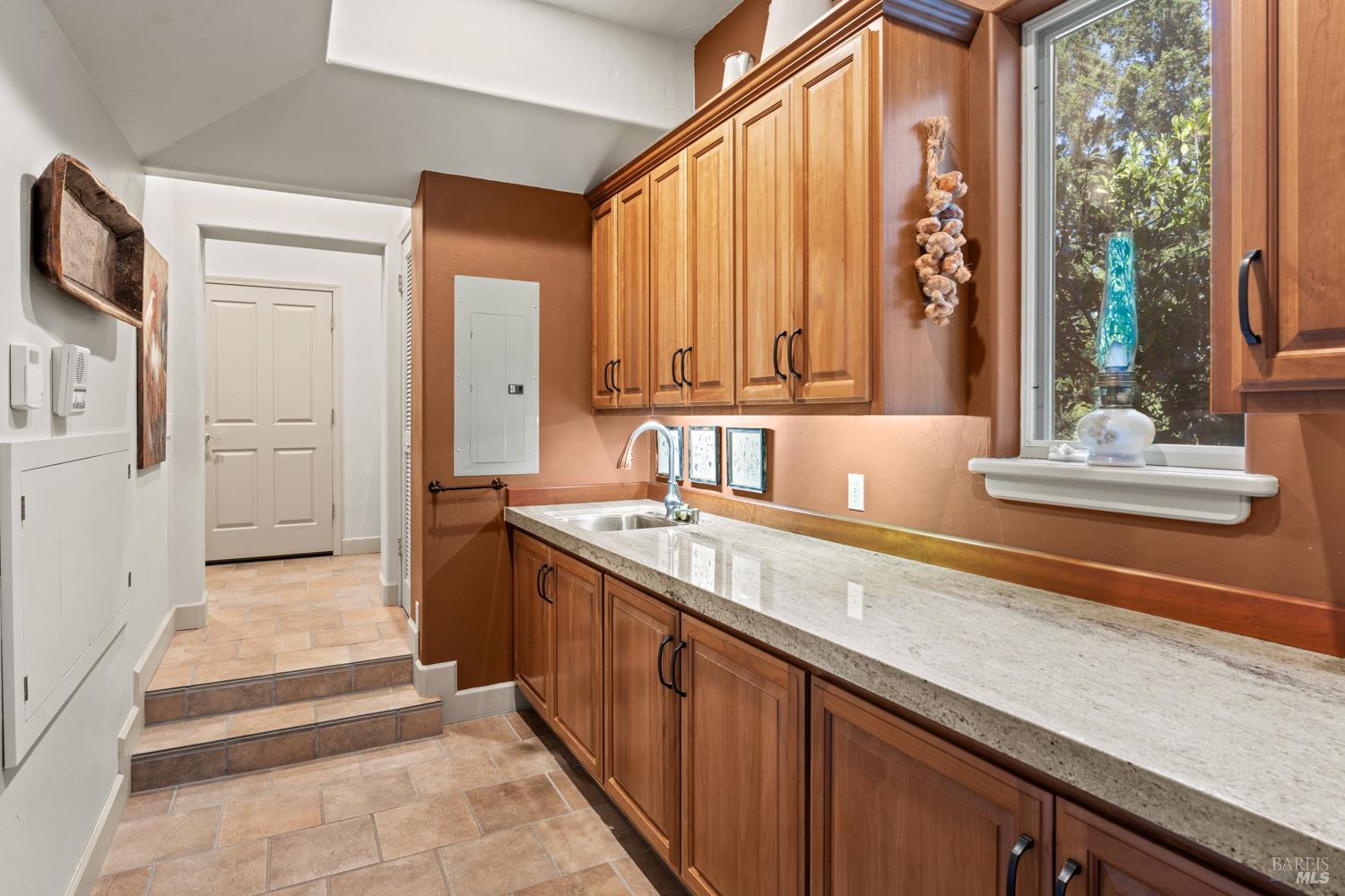 Detail Gallery Image 21 of 56 For 800 Boonville Rd, Ukiah,  CA 95482 - 4 Beds | 4 Baths