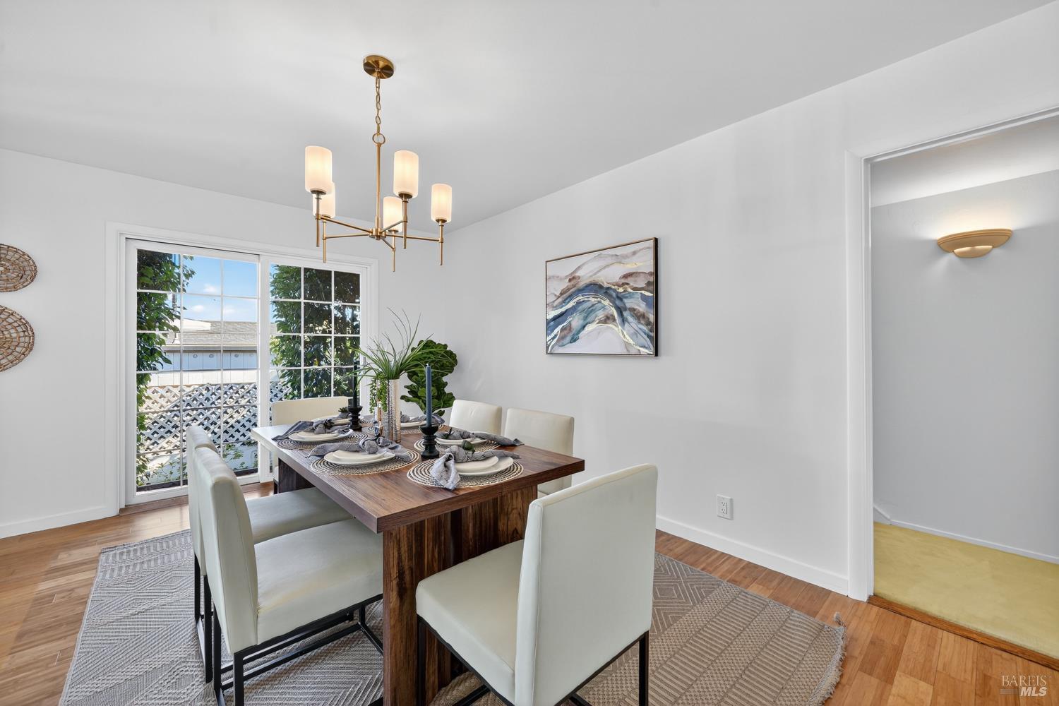 Detail Gallery Image 11 of 60 For 32 Los Robles Dr, San Rafael,  CA 94901 - 4 Beds | 3 Baths