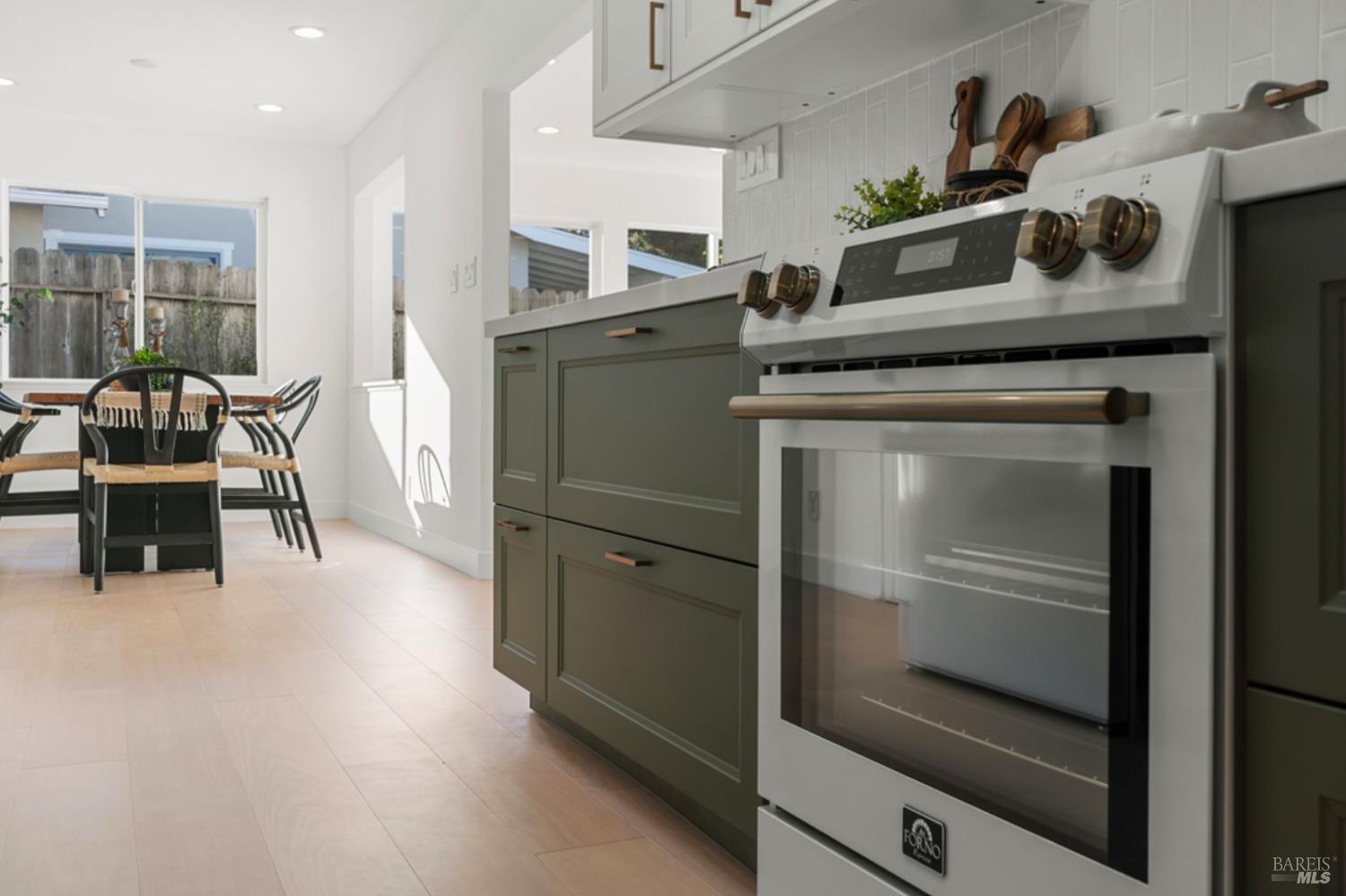 Detail Gallery Image 7 of 47 For 456 Alameda De La Loma Unkn, Novato,  CA 94949 - 3 Beds | 2 Baths