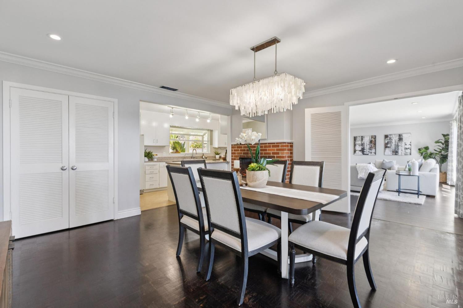 Detail Gallery Image 27 of 57 For 19 Mliss Ln, San Rafael,  CA 94901 - 4 Beds | 3 Baths