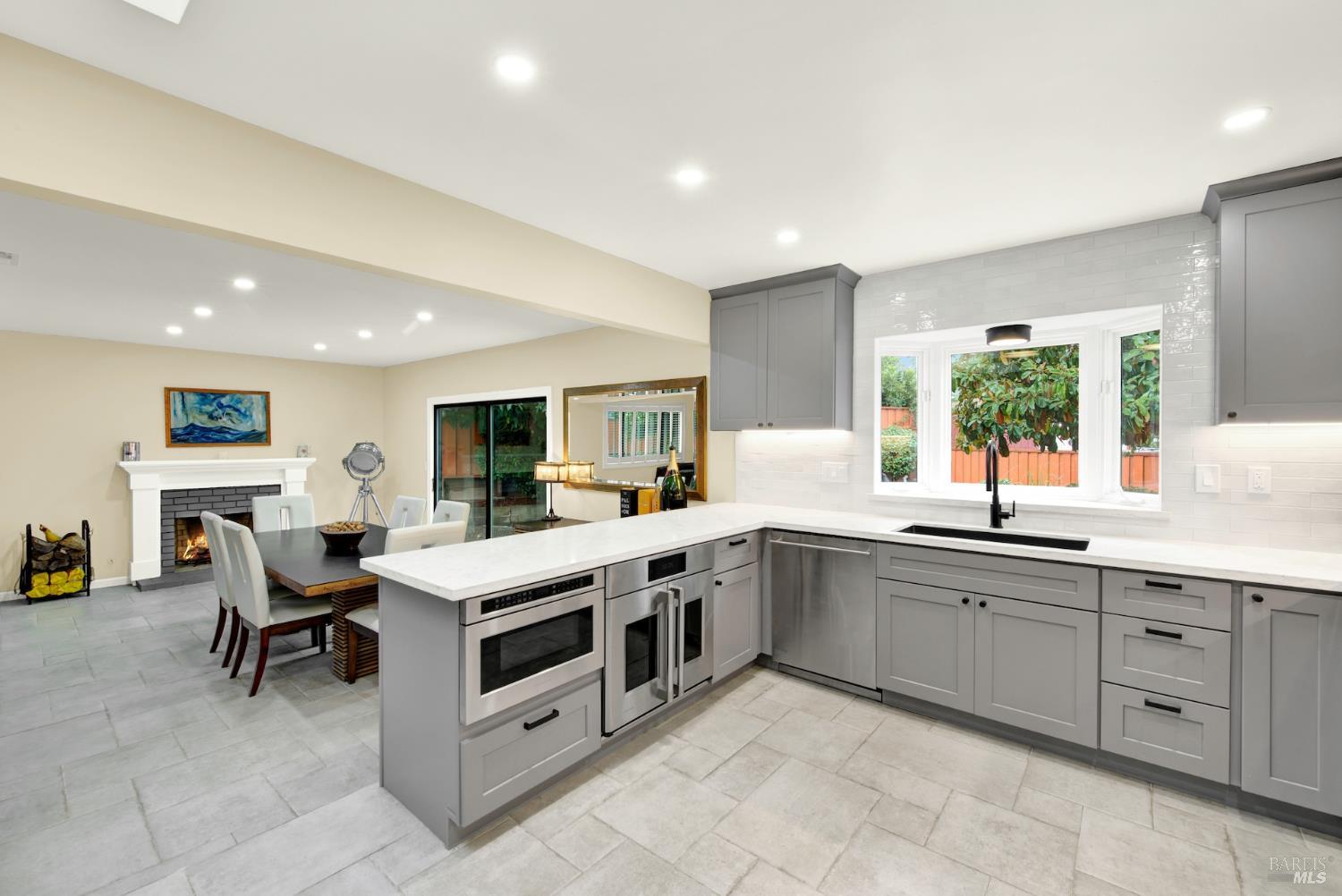 Detail Gallery Image 3 of 42 For 2407 Norton St, Napa,  CA 94558 - 3 Beds | 2 Baths