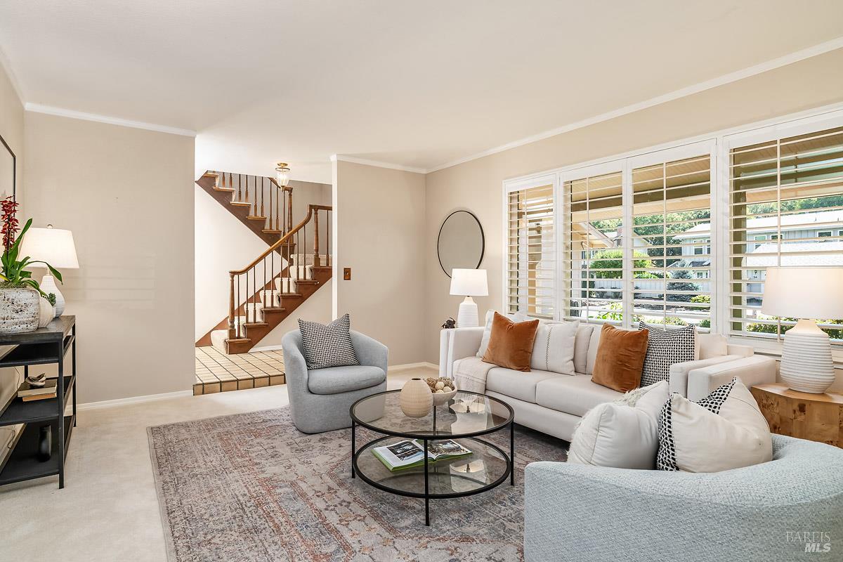 Detail Gallery Image 8 of 38 For 51 Mount Muir Ct, San Rafael,  CA 94903 - 5 Beds | 2/1 Baths