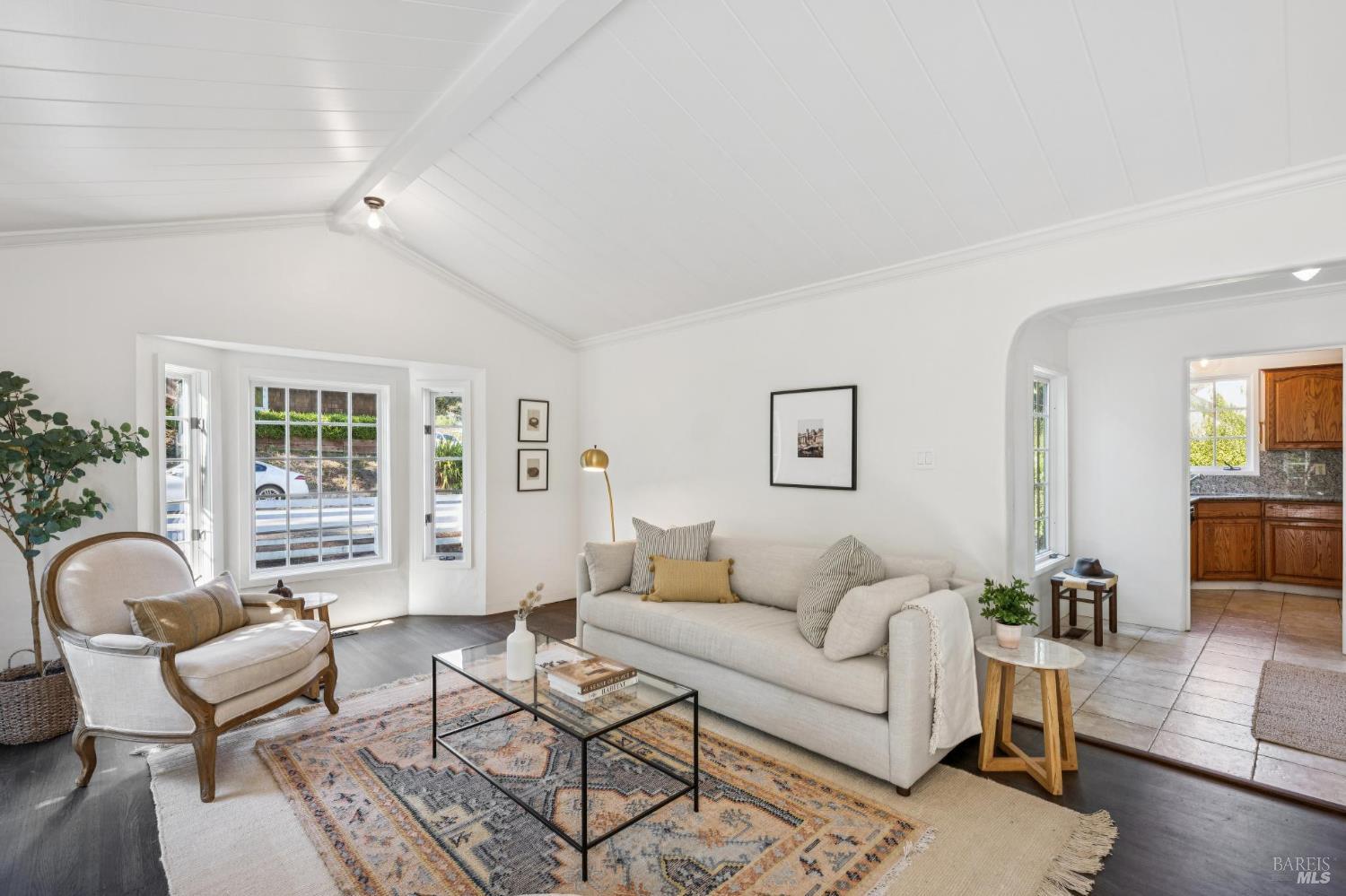 Detail Gallery Image 3 of 22 For 647 Northern Ave, Mill Valley,  CA 94941 - 2 Beds | 1 Baths