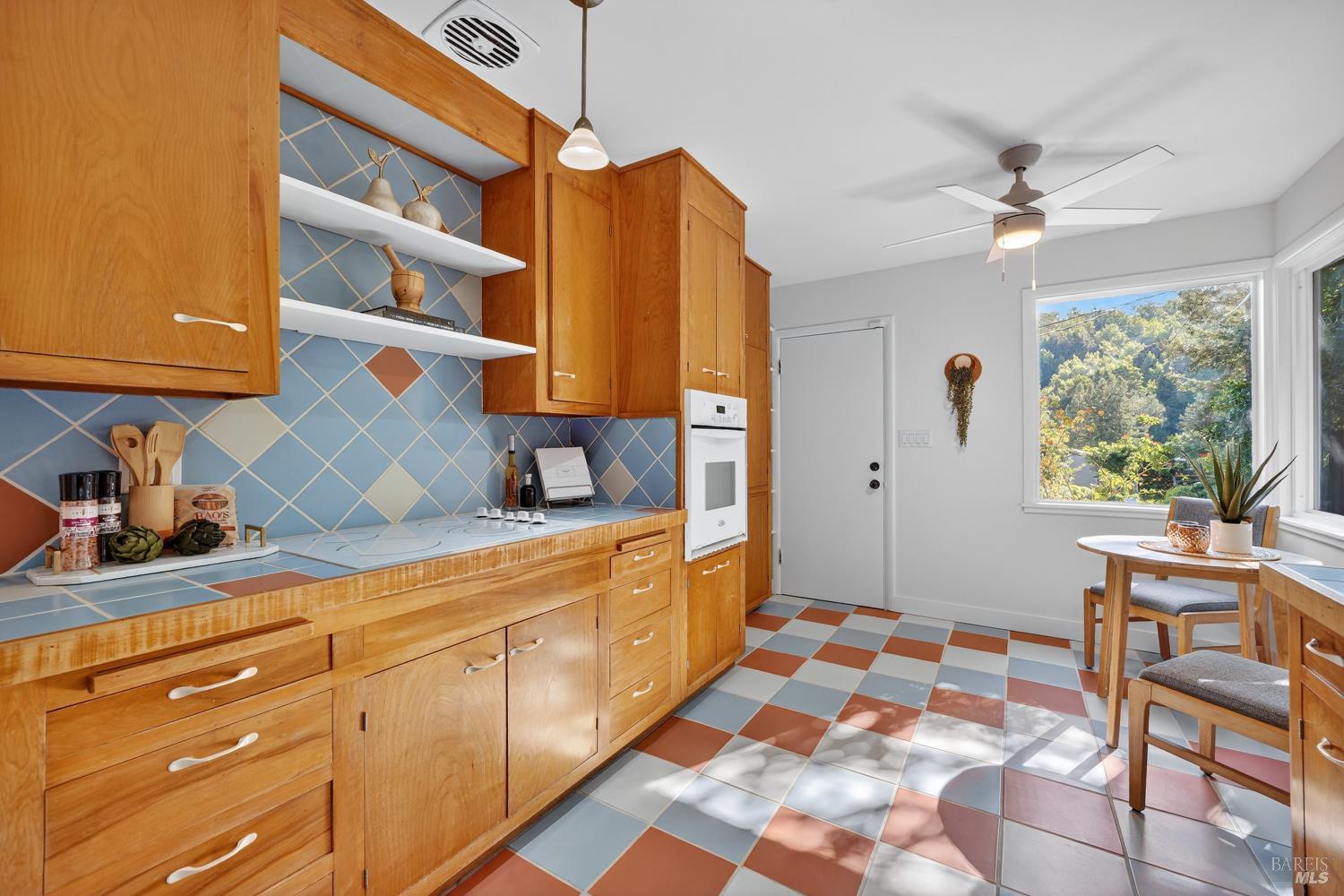 Detail Gallery Image 15 of 60 For 32 Los Robles Dr, San Rafael,  CA 94901 - 4 Beds | 3 Baths