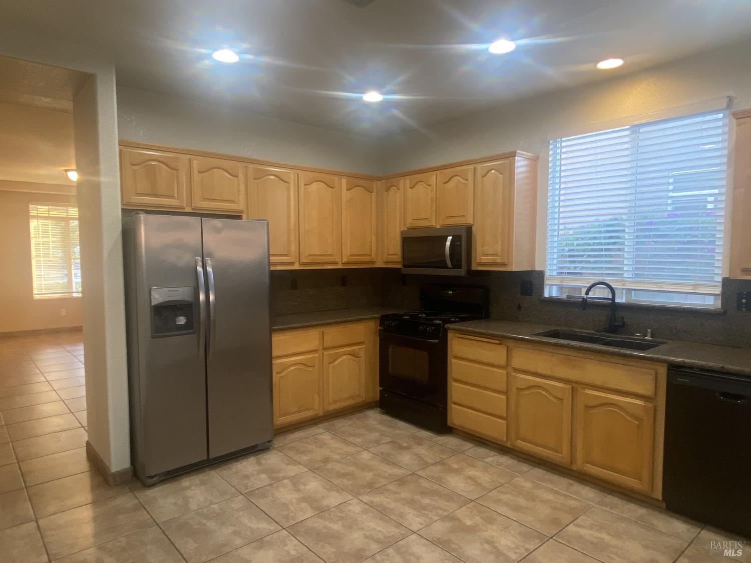 Detail Gallery Image 4 of 13 For 706 Anderson Way, Rio Vista,  CA 94571 - 3 Beds | 2 Baths