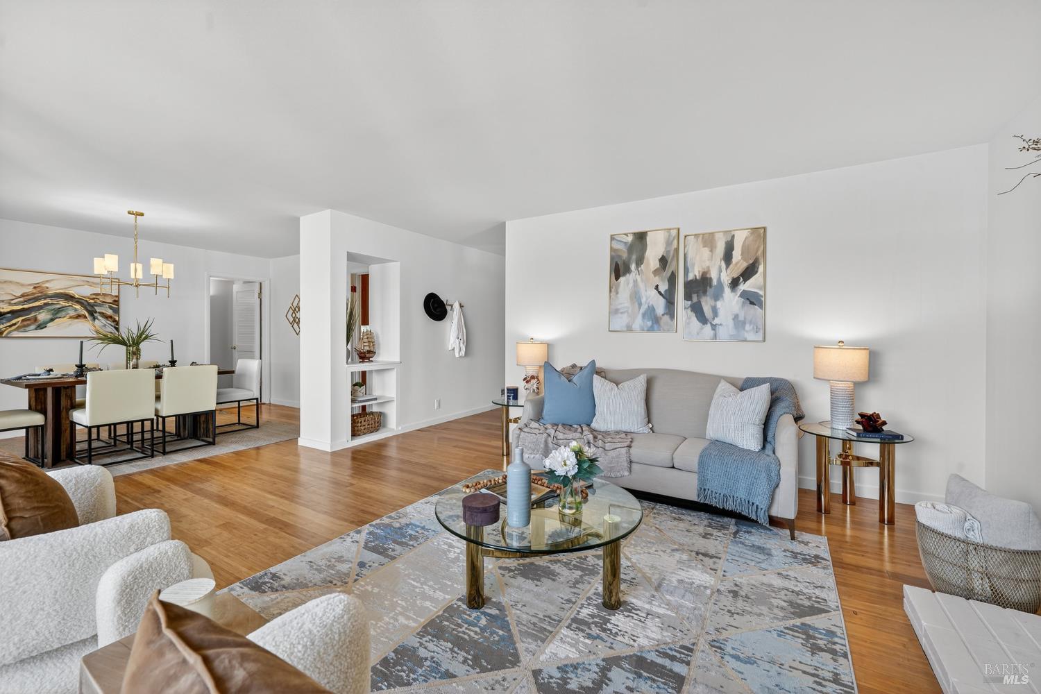 Detail Gallery Image 8 of 60 For 32 Los Robles Dr, San Rafael,  CA 94901 - 4 Beds | 3 Baths