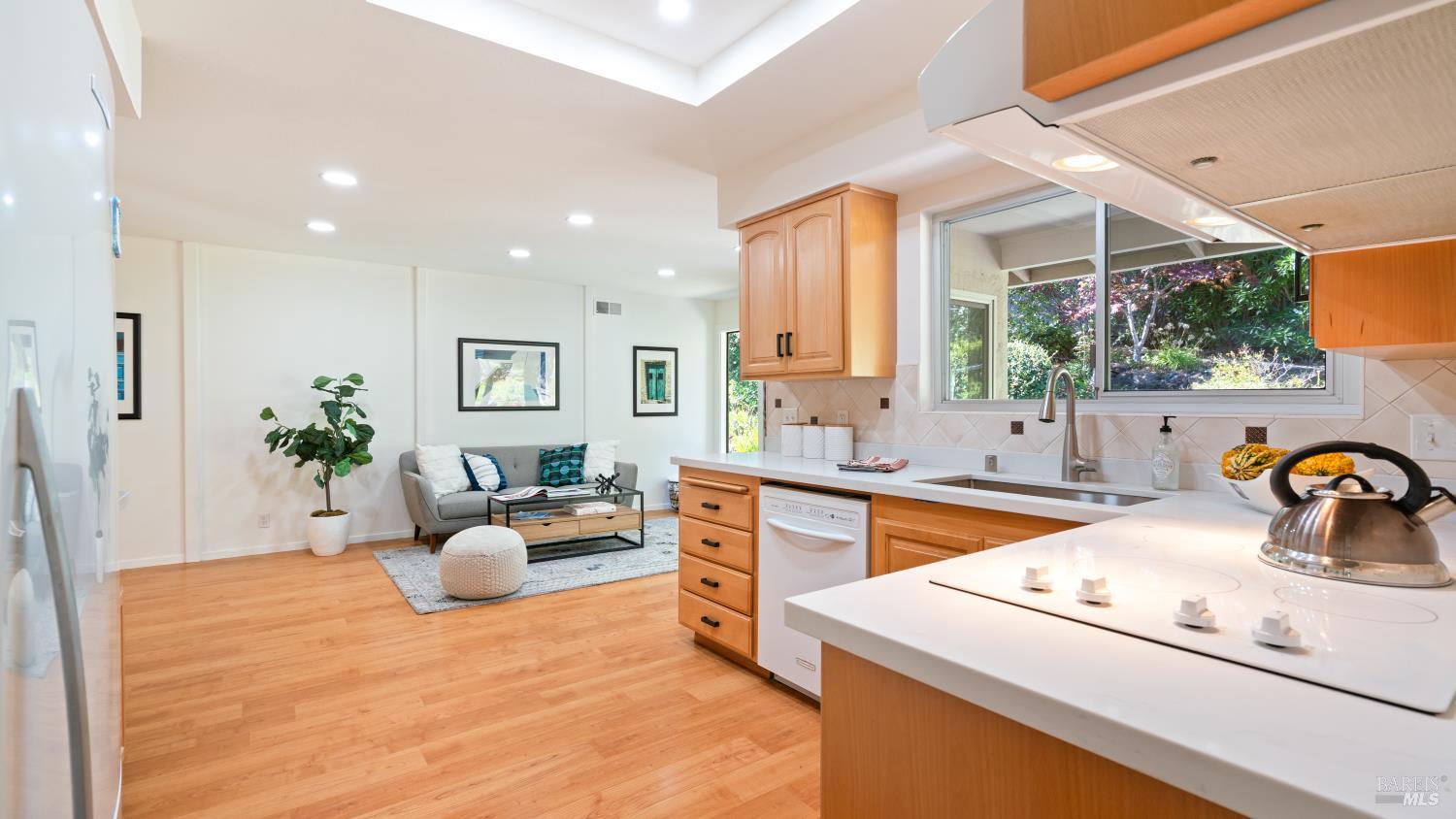 Detail Gallery Image 28 of 40 For 175 Rollingwood Dr, San Rafael,  CA 94901 - 3 Beds | 2 Baths