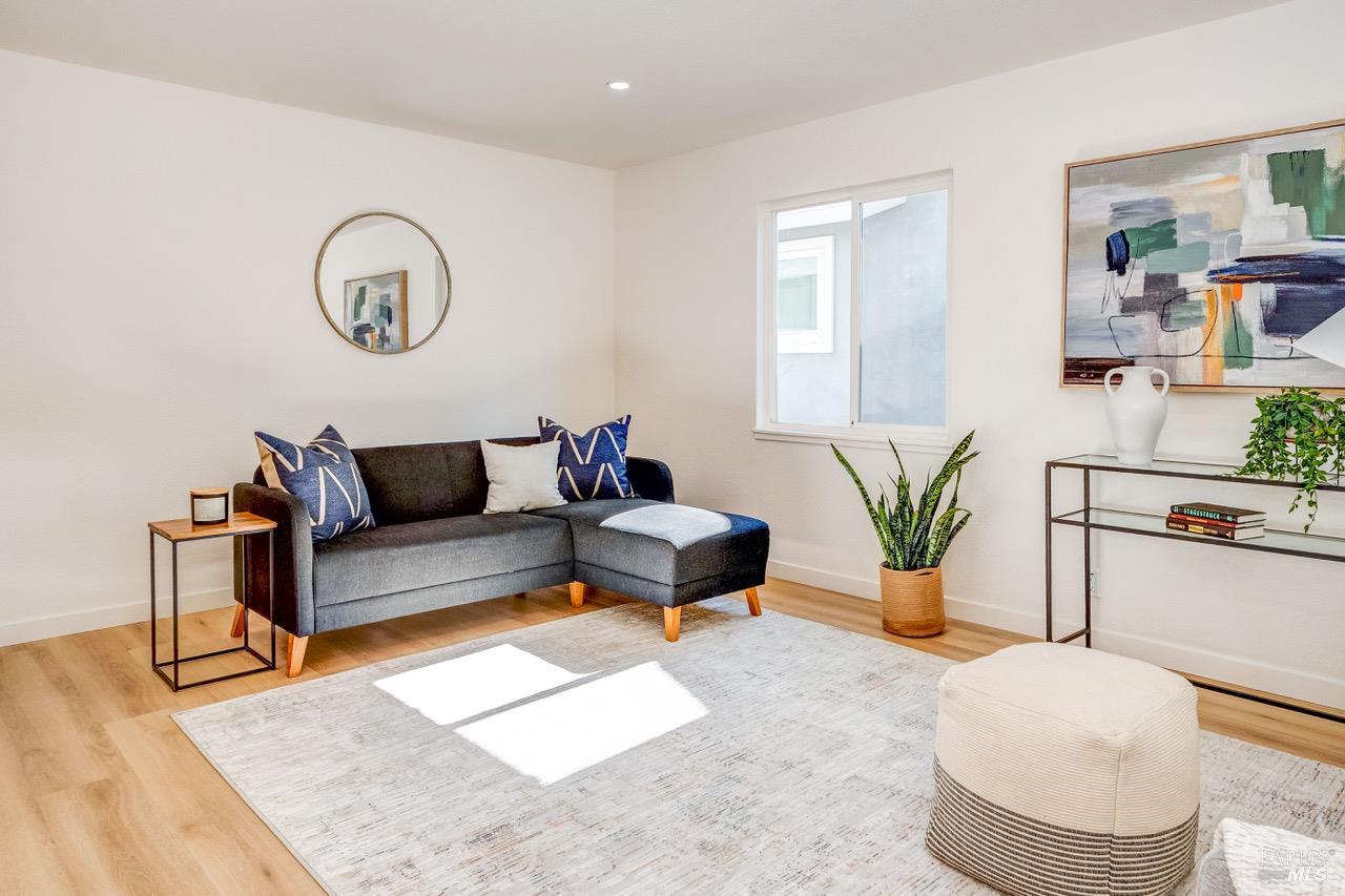 Detail Gallery Image 8 of 40 For 319 N West St, Vacaville,  CA 95688 - 3 Beds | 2 Baths