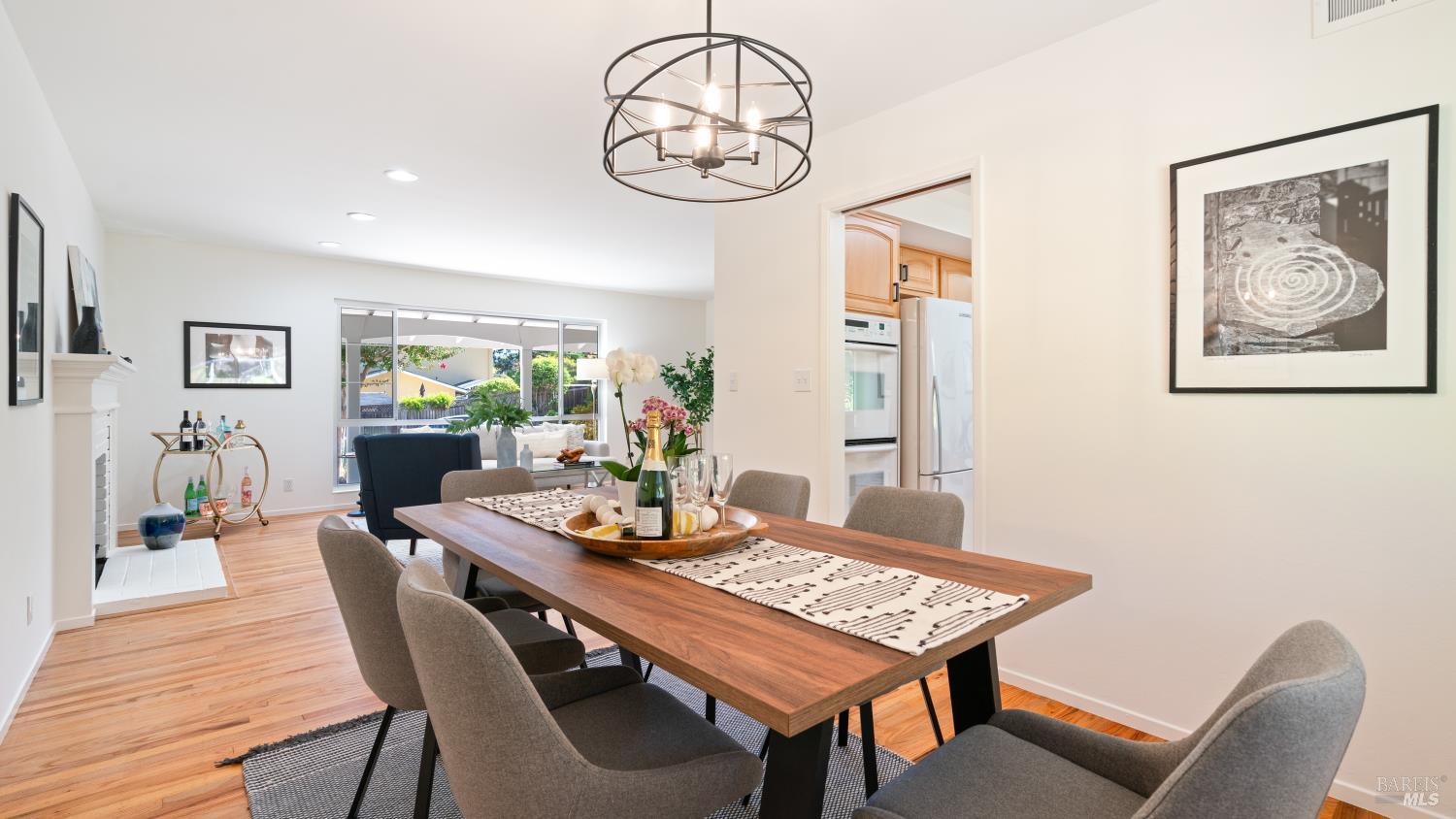 Detail Gallery Image 4 of 40 For 175 Rollingwood Dr, San Rafael,  CA 94901 - 3 Beds | 2 Baths