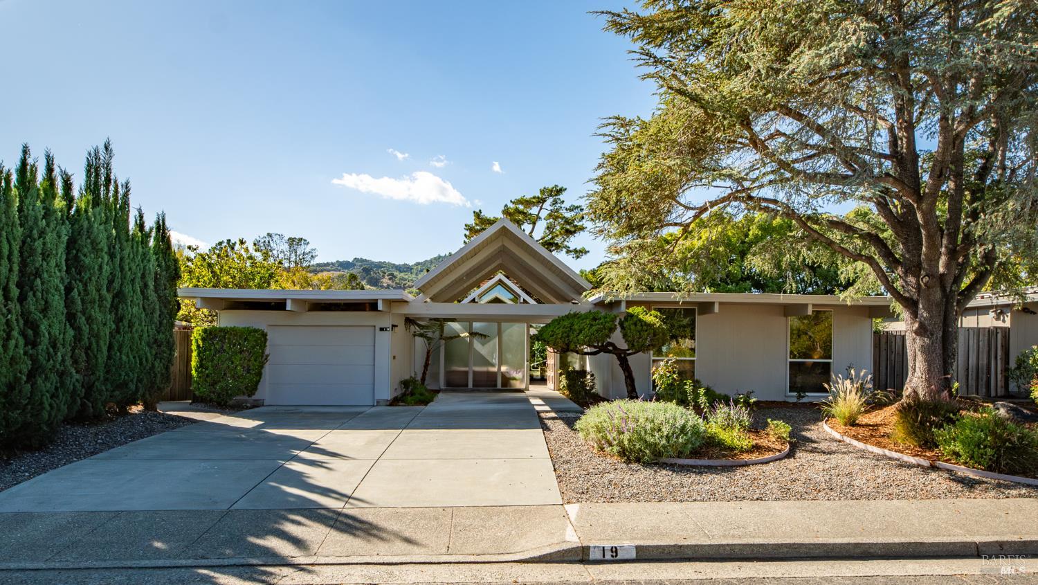 Detail Gallery Image 2 of 36 For 19 Mount Lassen Dr, San Rafael,  CA 94903 - 4 Beds | 2 Baths