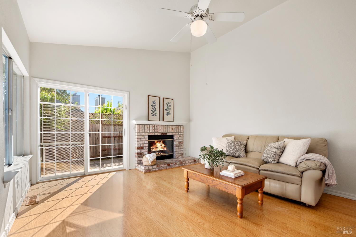 Detail Gallery Image 16 of 42 For 2154 Nw Longhorn Cir, Santa Rosa,  CA 95401 - 3 Beds | 2 Baths