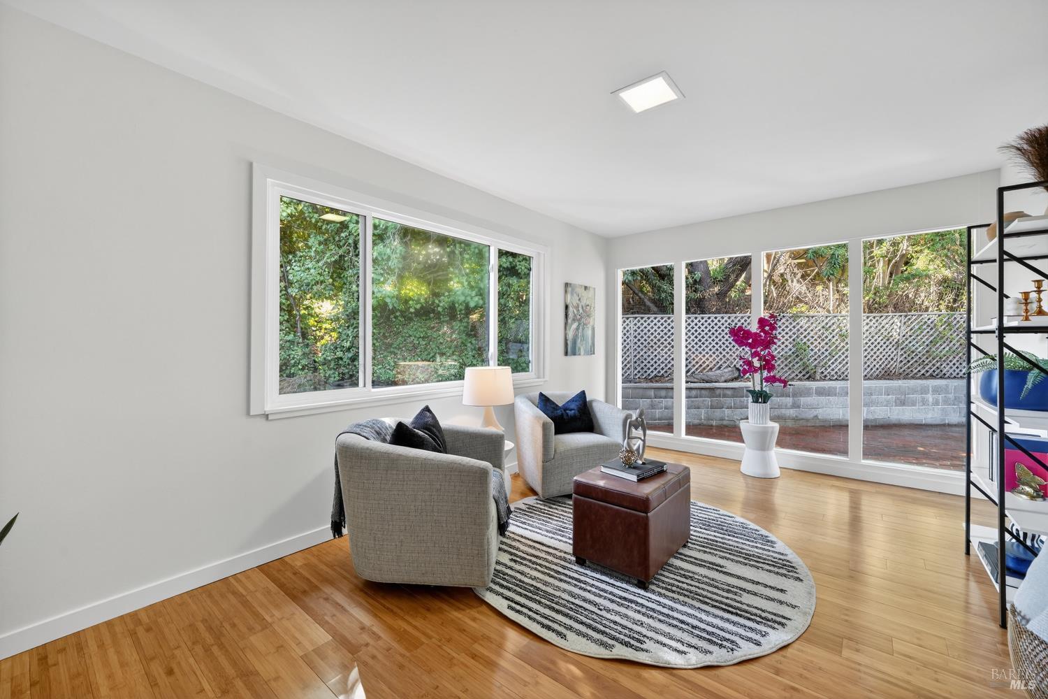 Detail Gallery Image 18 of 60 For 32 Los Robles Dr, San Rafael,  CA 94901 - 4 Beds | 3 Baths