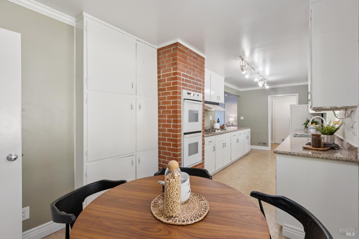 Detail Gallery Image 48 of 57 For 19 Mliss Ln, San Rafael,  CA 94901 - 4 Beds | 3 Baths