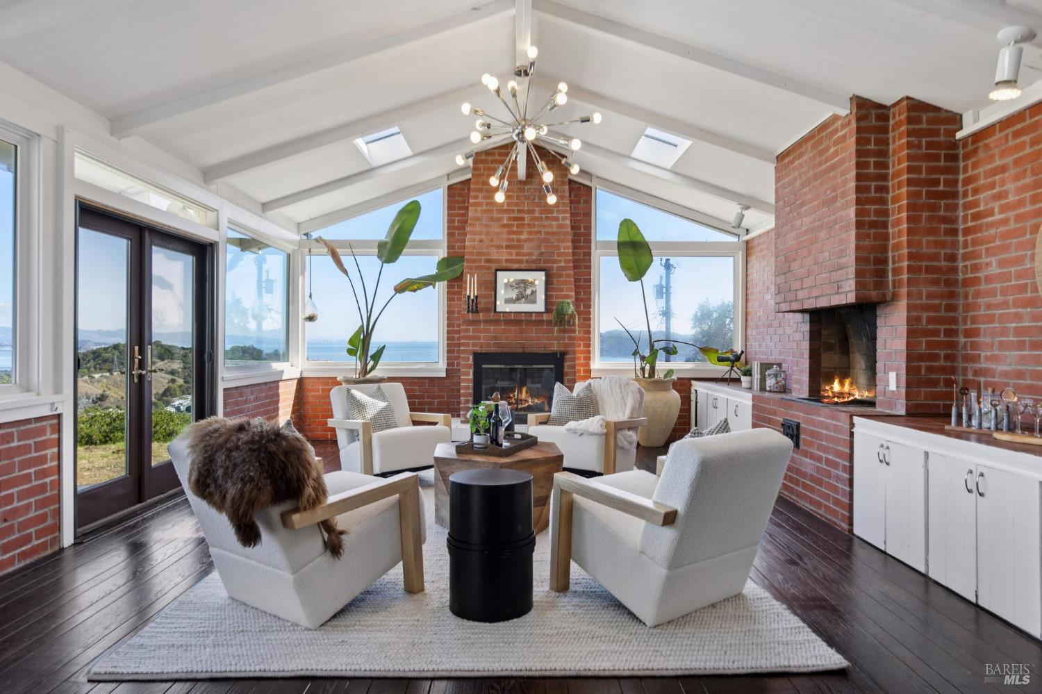 Detail Gallery Image 35 of 57 For 19 Mliss Ln, San Rafael,  CA 94901 - 4 Beds | 3 Baths