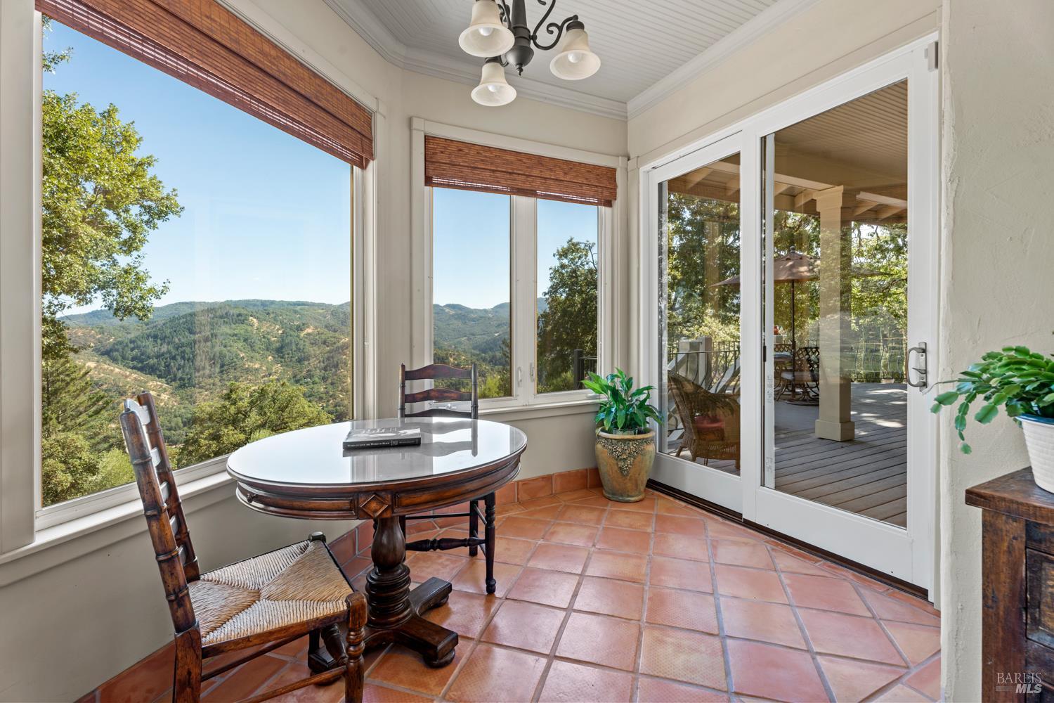 Detail Gallery Image 18 of 56 For 800 Boonville Rd, Ukiah,  CA 95482 - 4 Beds | 4 Baths