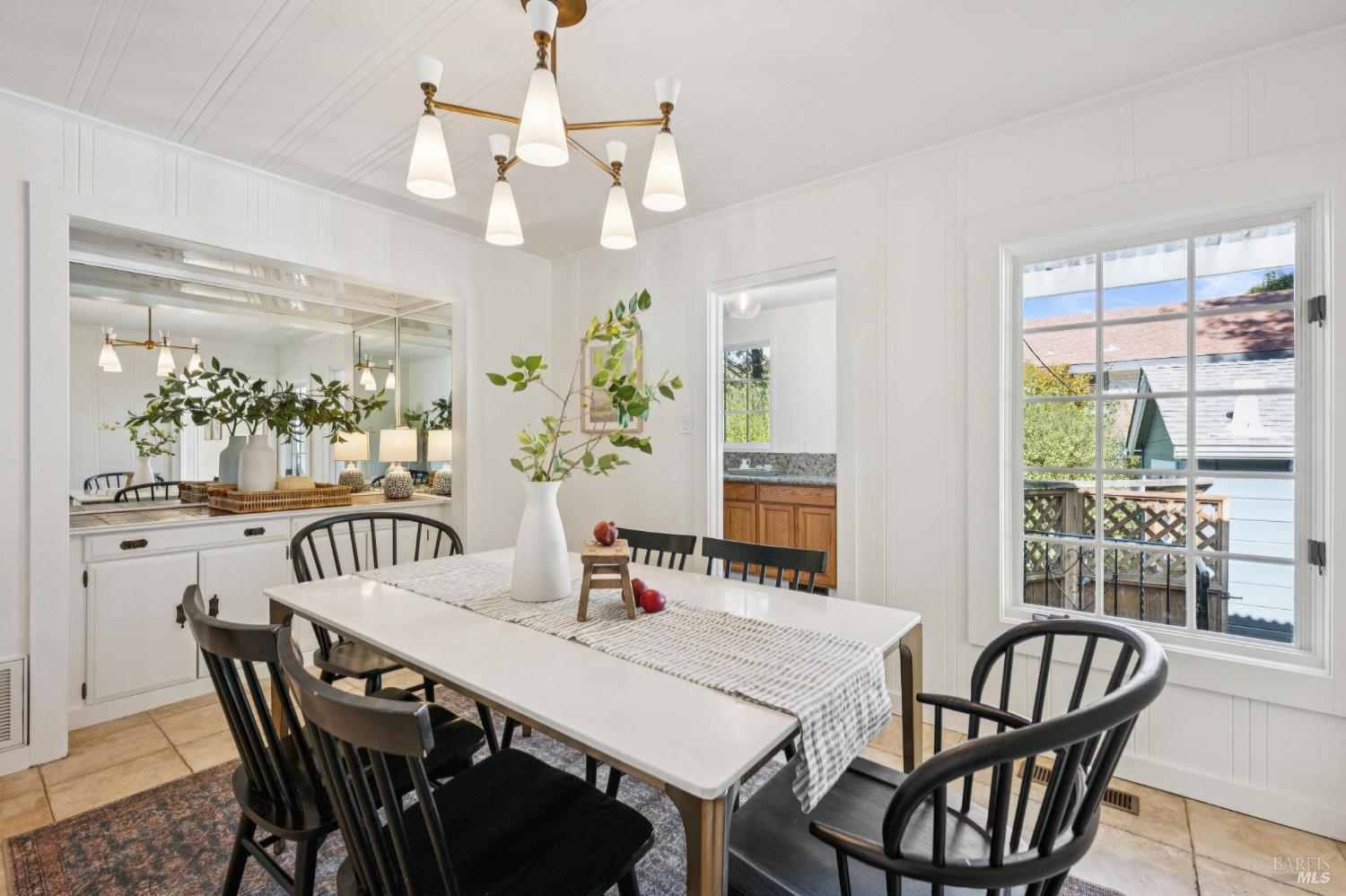 Detail Gallery Image 7 of 22 For 647 Northern Ave, Mill Valley,  CA 94941 - 2 Beds | 1 Baths