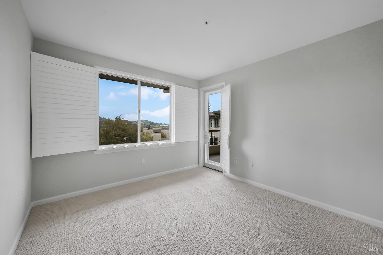 Detail Gallery Image 9 of 27 For 300 Deer Valley Rd 4e,  San Rafael,  CA 94903 - 1 Beds | 1 Baths