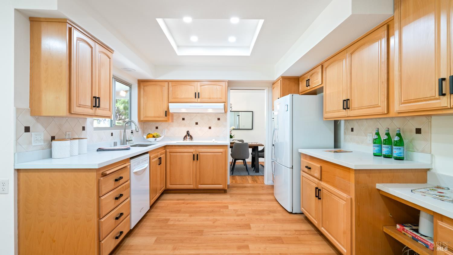 Detail Gallery Image 5 of 40 For 175 Rollingwood Dr, San Rafael,  CA 94901 - 3 Beds | 2 Baths