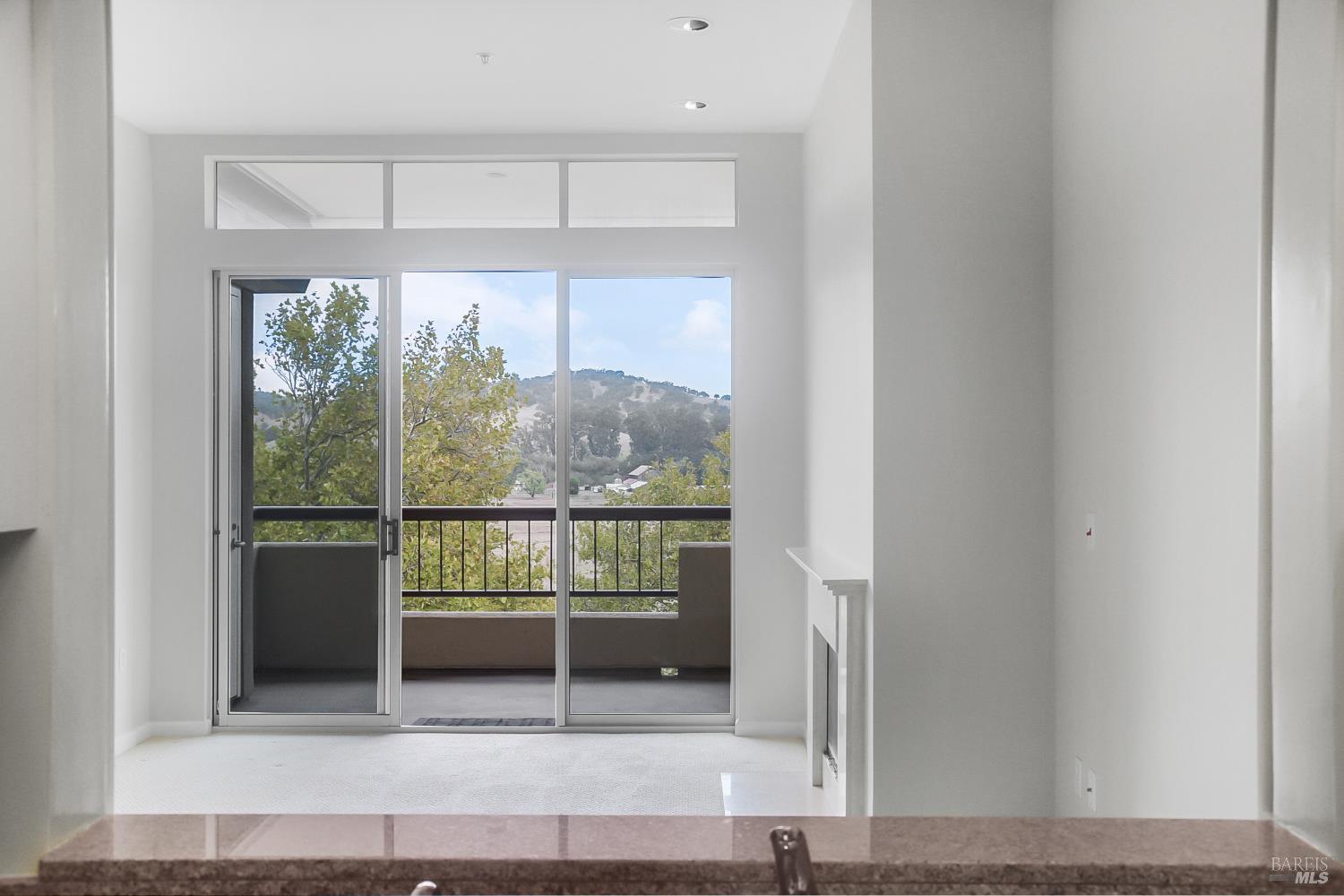 Detail Gallery Image 7 of 27 For 300 Deer Valley Rd 4e,  San Rafael,  CA 94903 - 1 Beds | 1 Baths