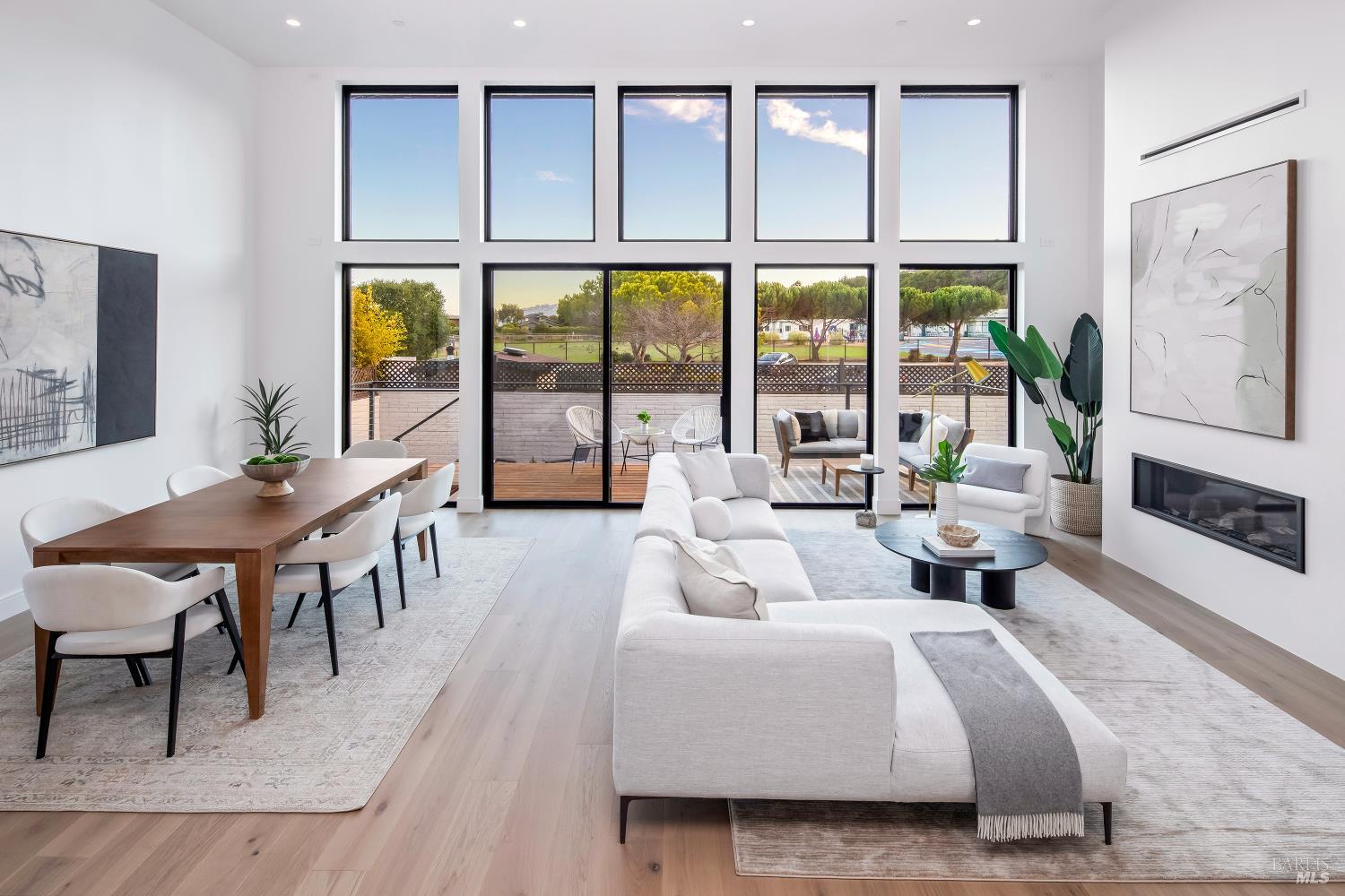 Detail Gallery Image 19 of 74 For 39 Strawberry Cir, Mill Valley,  CA 94941 - 4 Beds | 4 Baths