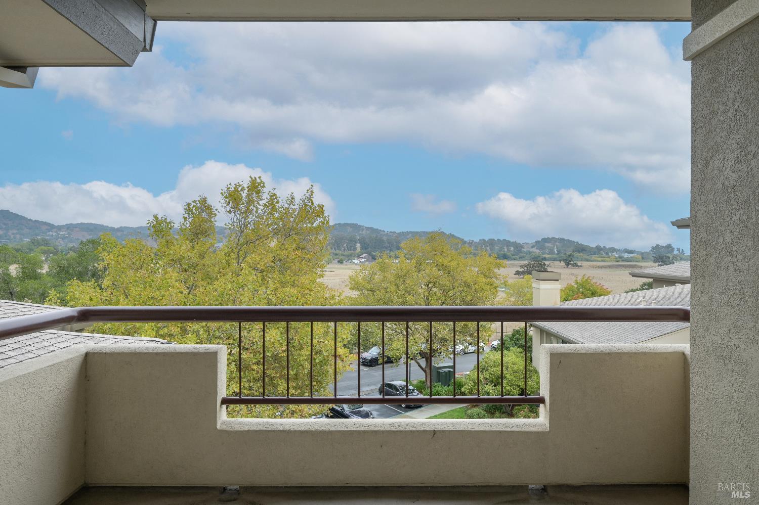 Detail Gallery Image 14 of 27 For 300 Deer Valley Rd 4e,  San Rafael,  CA 94903 - 1 Beds | 1 Baths
