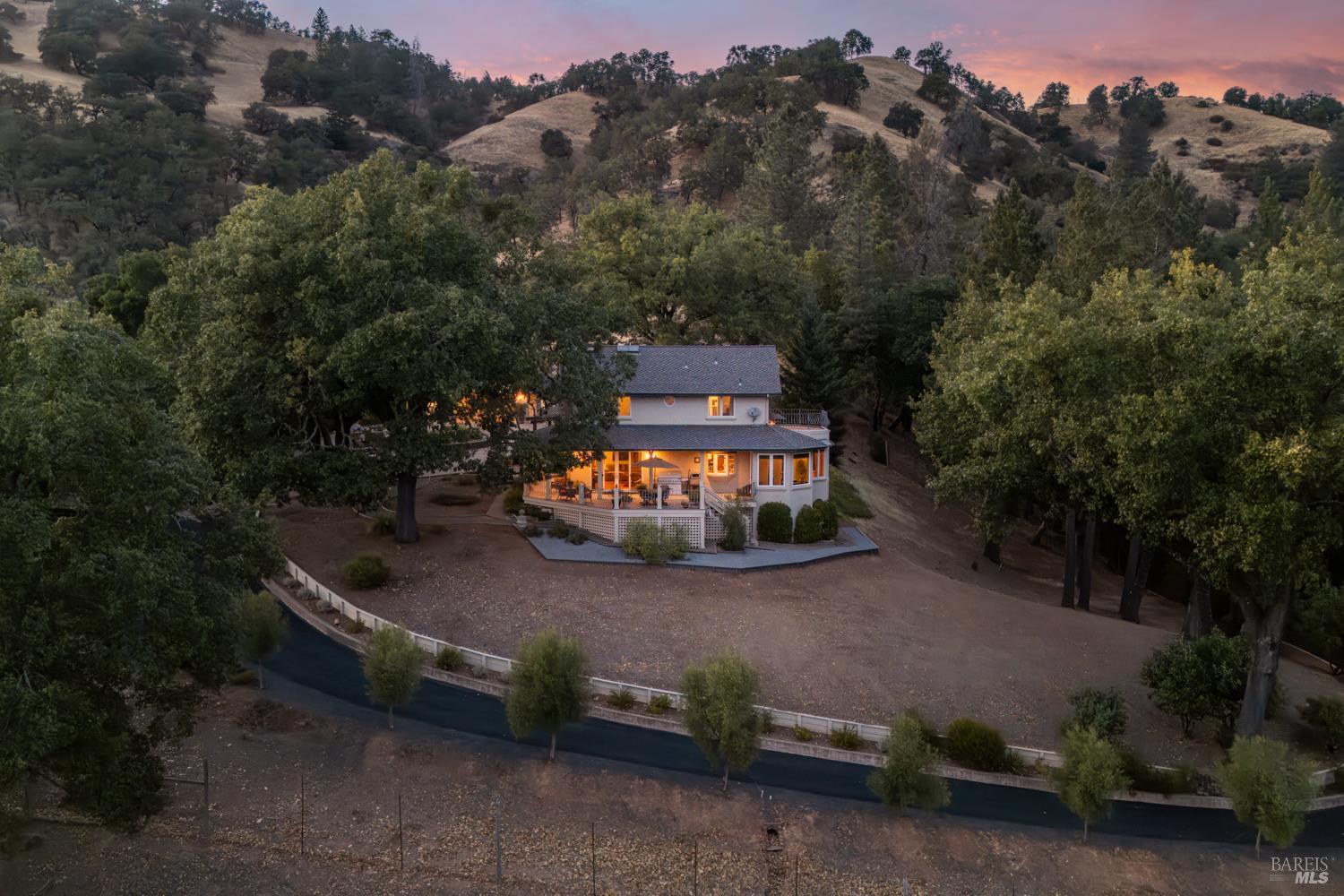 Detail Gallery Image 5 of 56 For 800 Boonville Rd, Ukiah,  CA 95482 - 4 Beds | 4 Baths