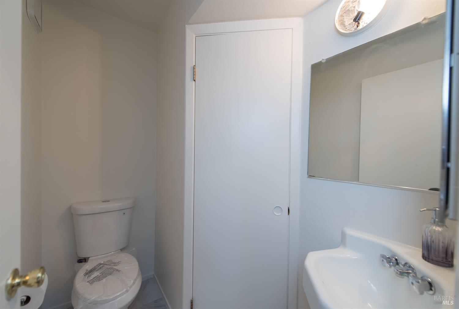 Detail Gallery Image 11 of 24 For 2147 W Steele Ln, Santa Rosa,  CA 95403 - 2 Beds | 1/1 Baths