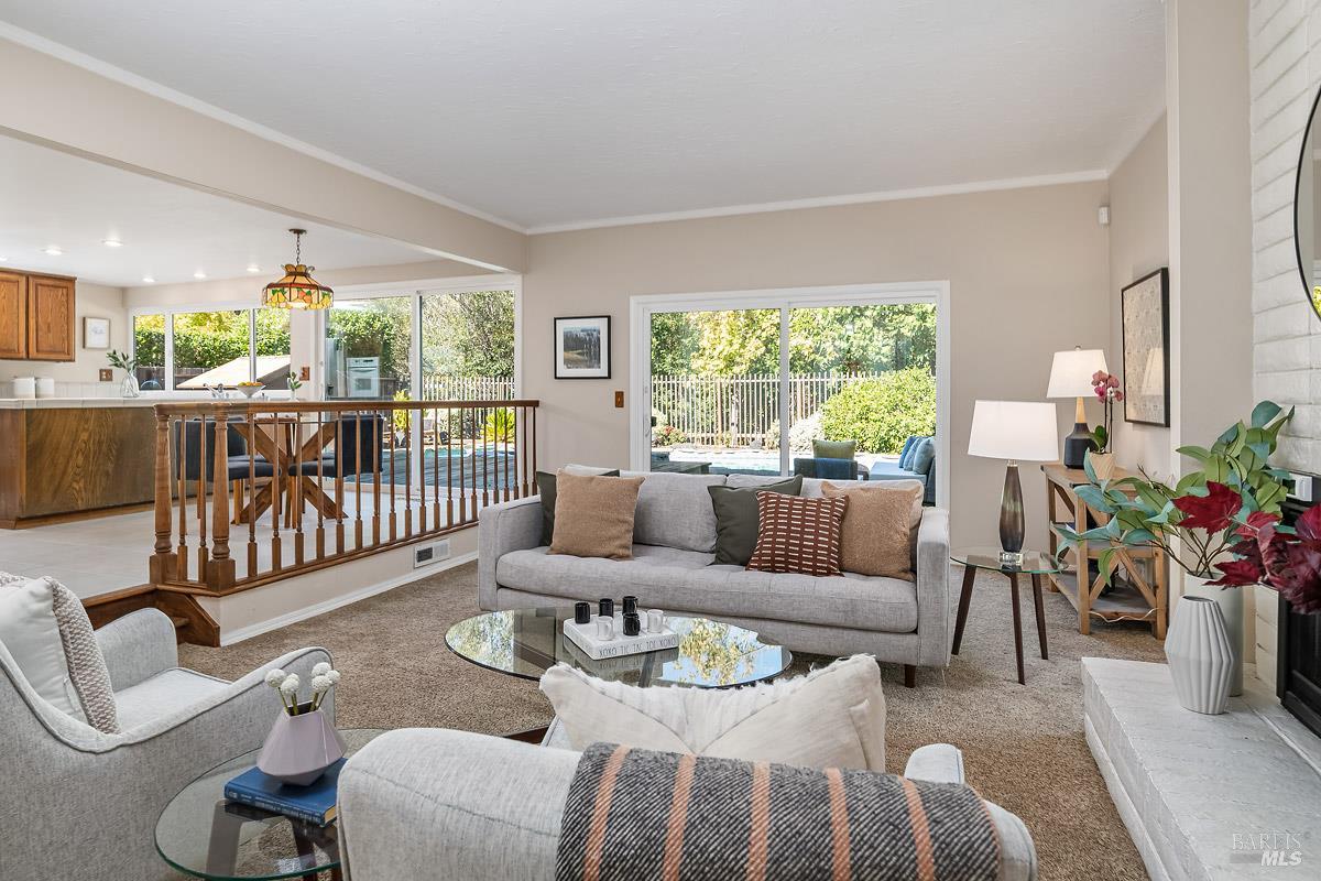 Detail Gallery Image 6 of 38 For 51 Mount Muir Ct, San Rafael,  CA 94903 - 5 Beds | 2/1 Baths