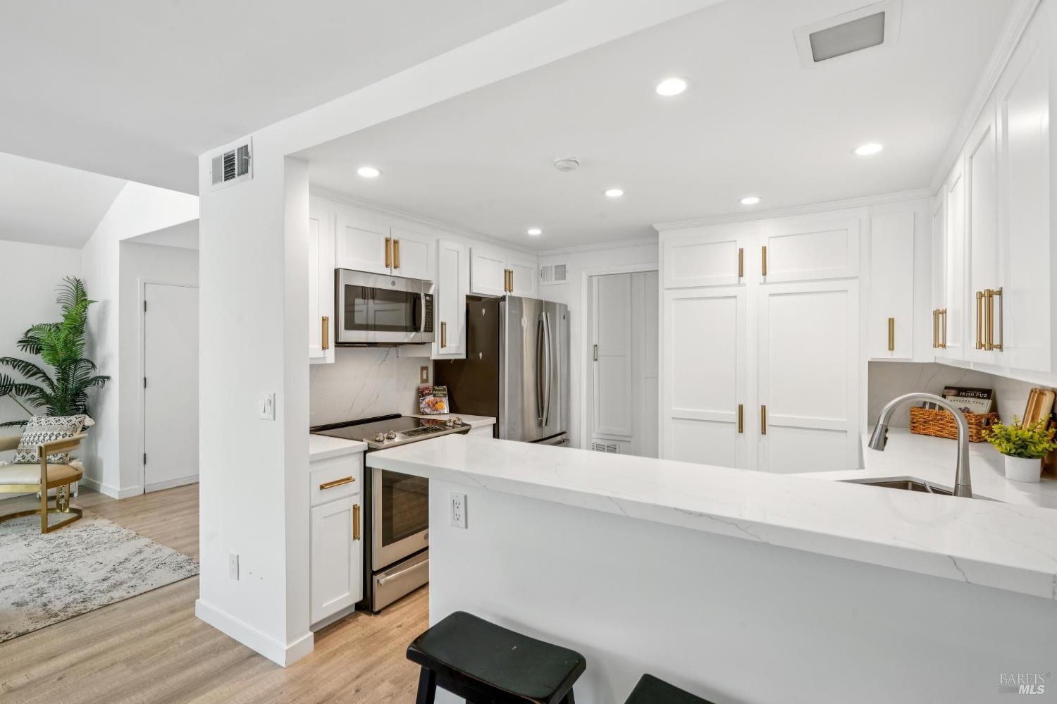 Detail Gallery Image 18 of 51 For 53 Flicker Dr, Novato,  CA 94949 - 3 Beds | 2/1 Baths