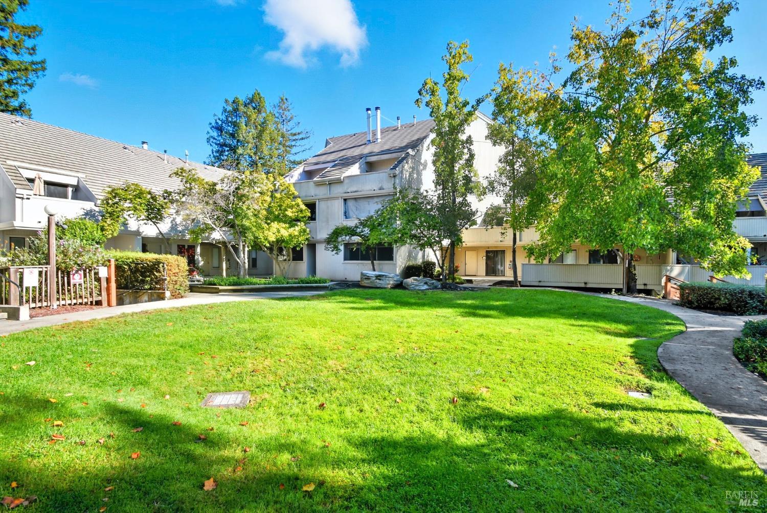 Detail Gallery Image 30 of 32 For 1536 Mission Blvd, Santa Rosa,  CA 95409 - 2 Beds | 2/1 Baths