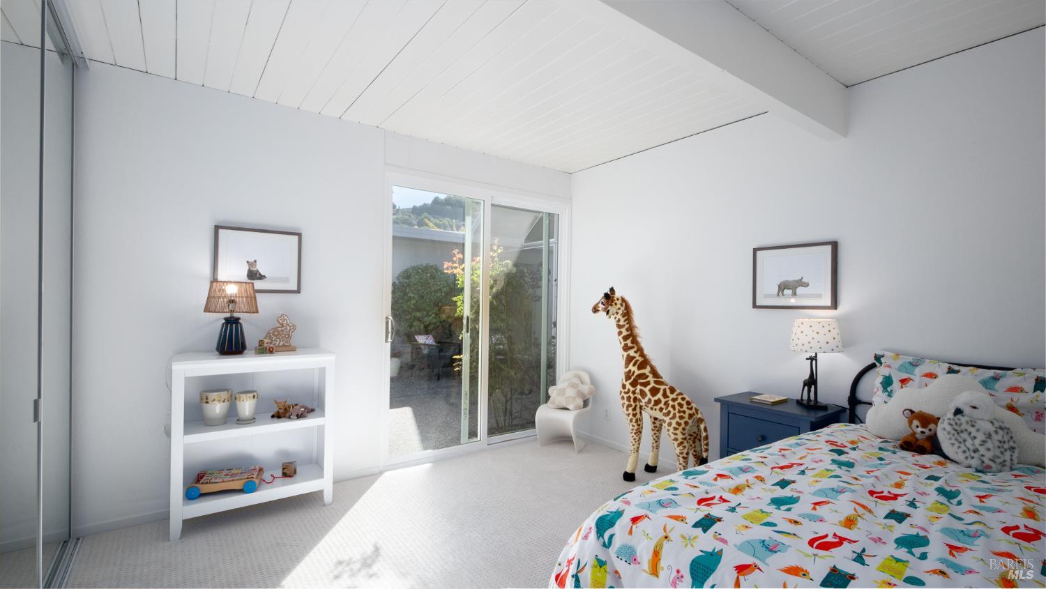 Detail Gallery Image 23 of 36 For 19 Mount Lassen Dr, San Rafael,  CA 94903 - 4 Beds | 2 Baths